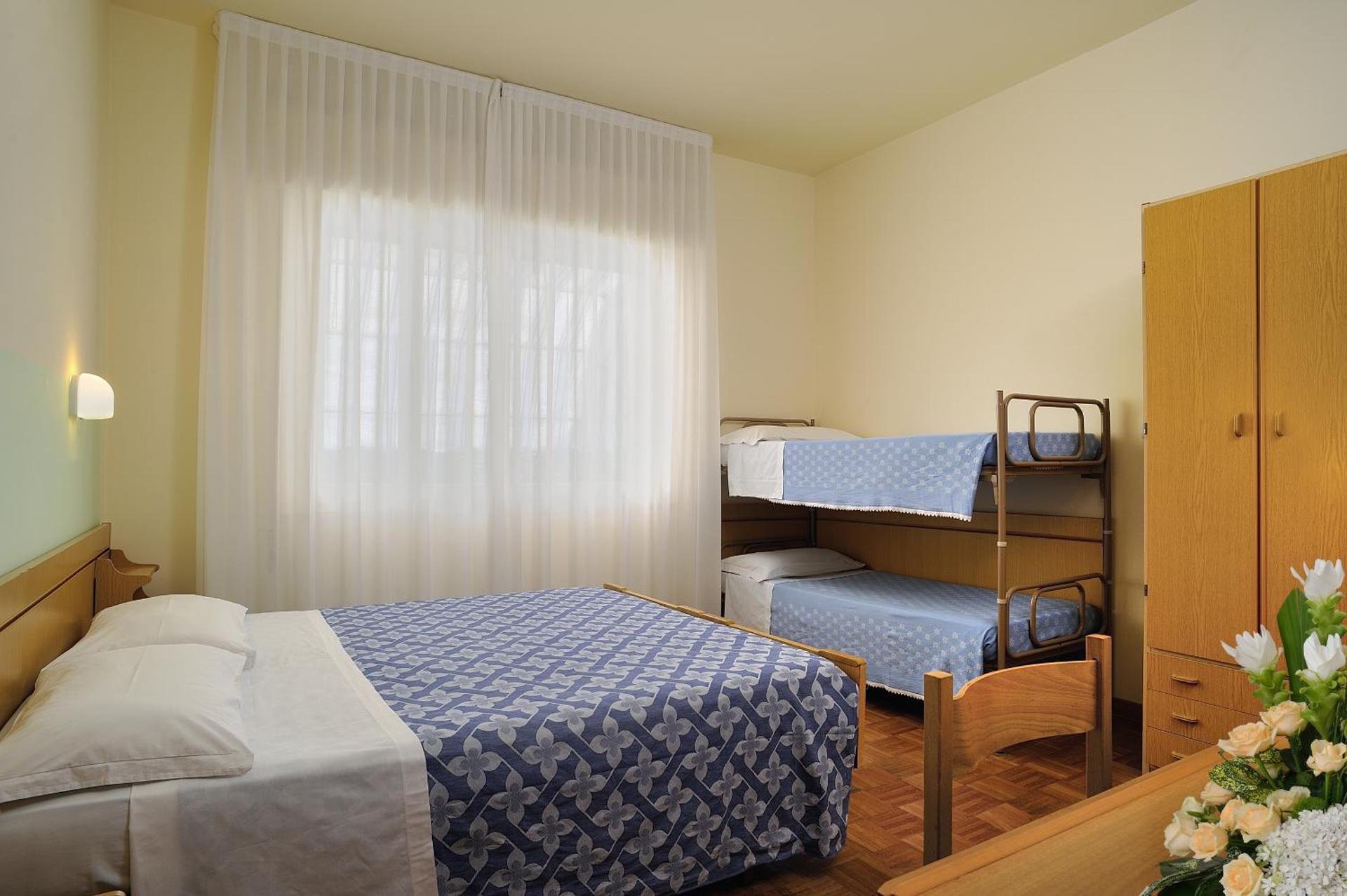 Hotel Capri - Photo 10