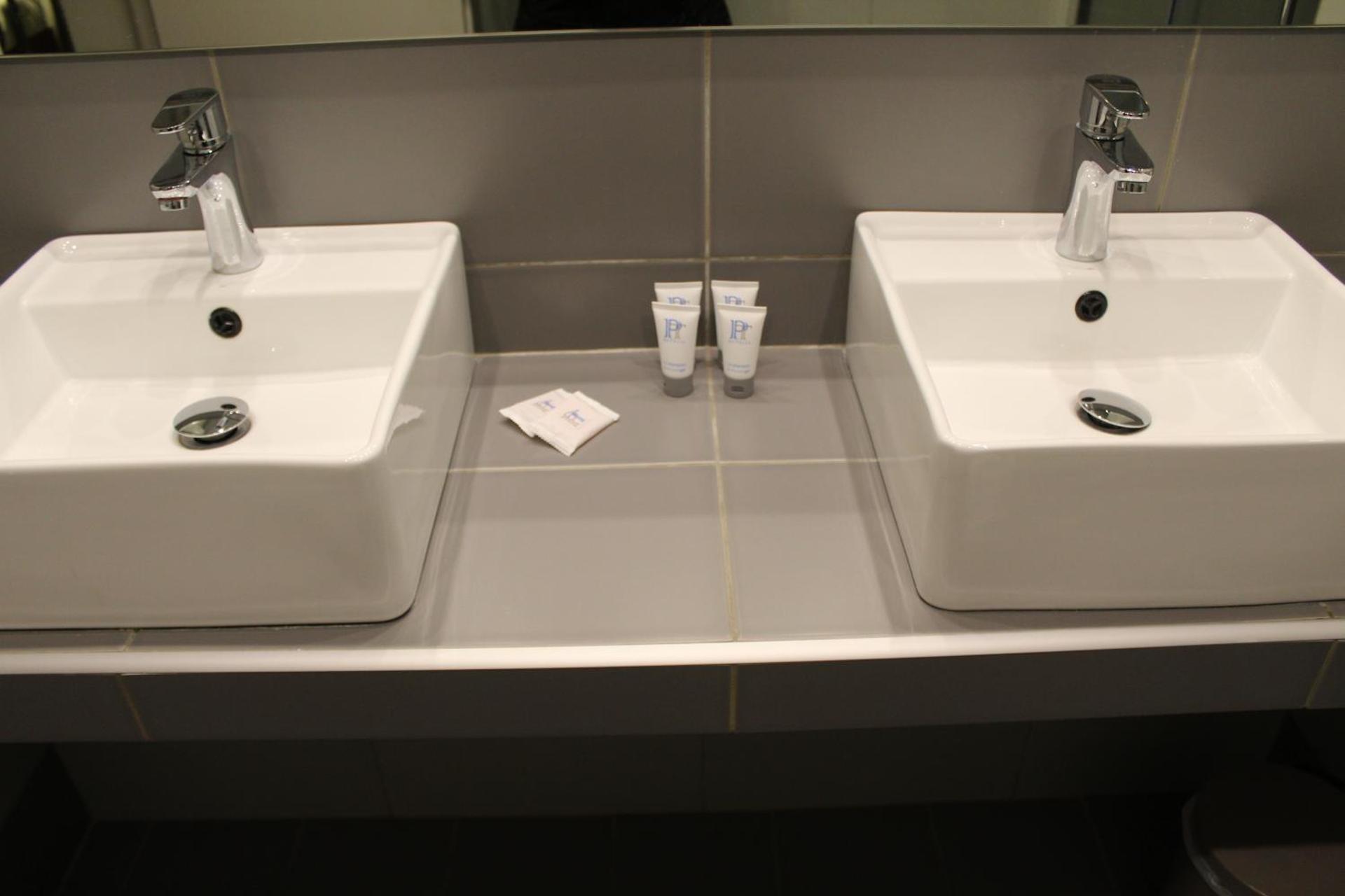 Galaxy Hotel - Photo 12