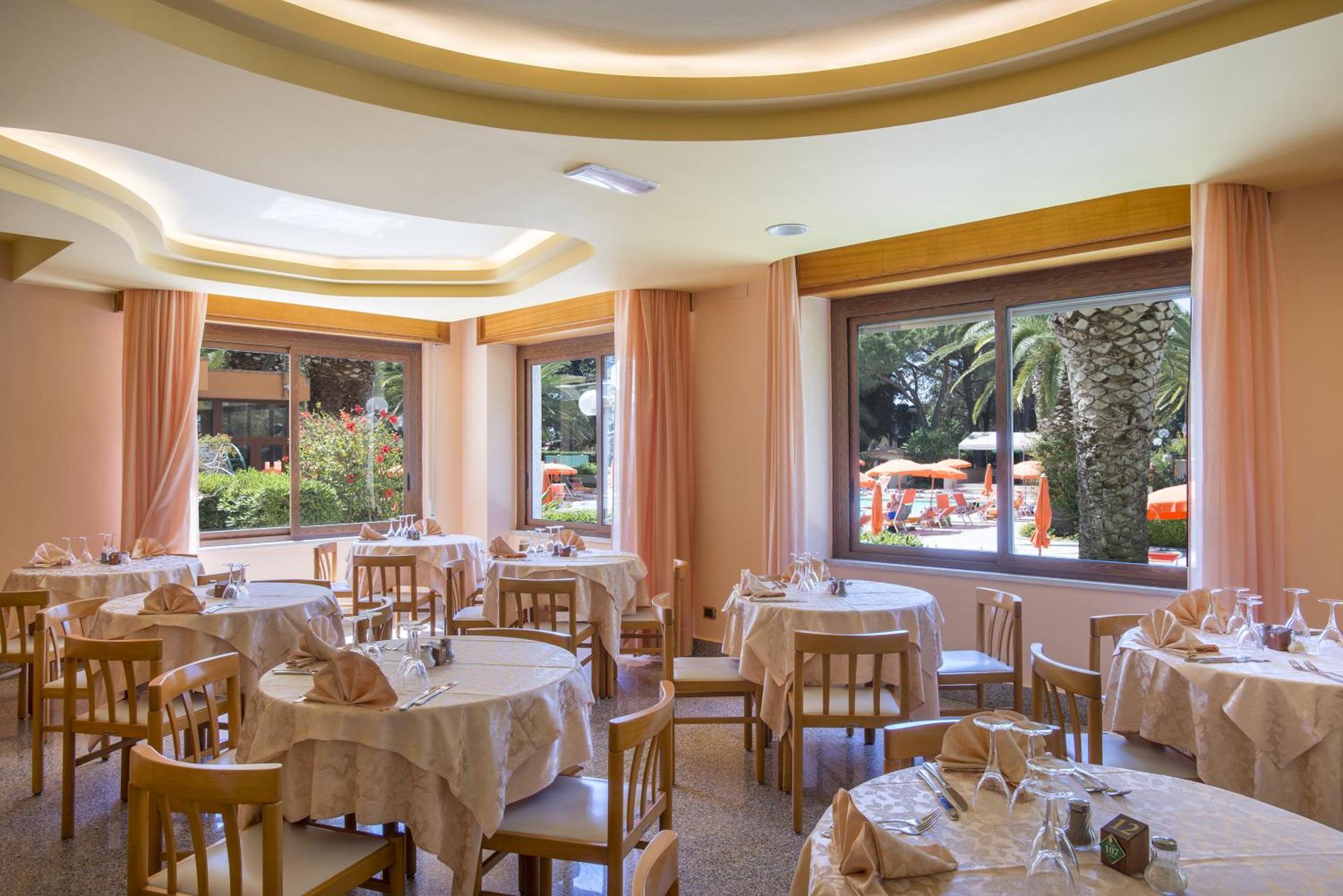 Hotel Oasis - Photo 58