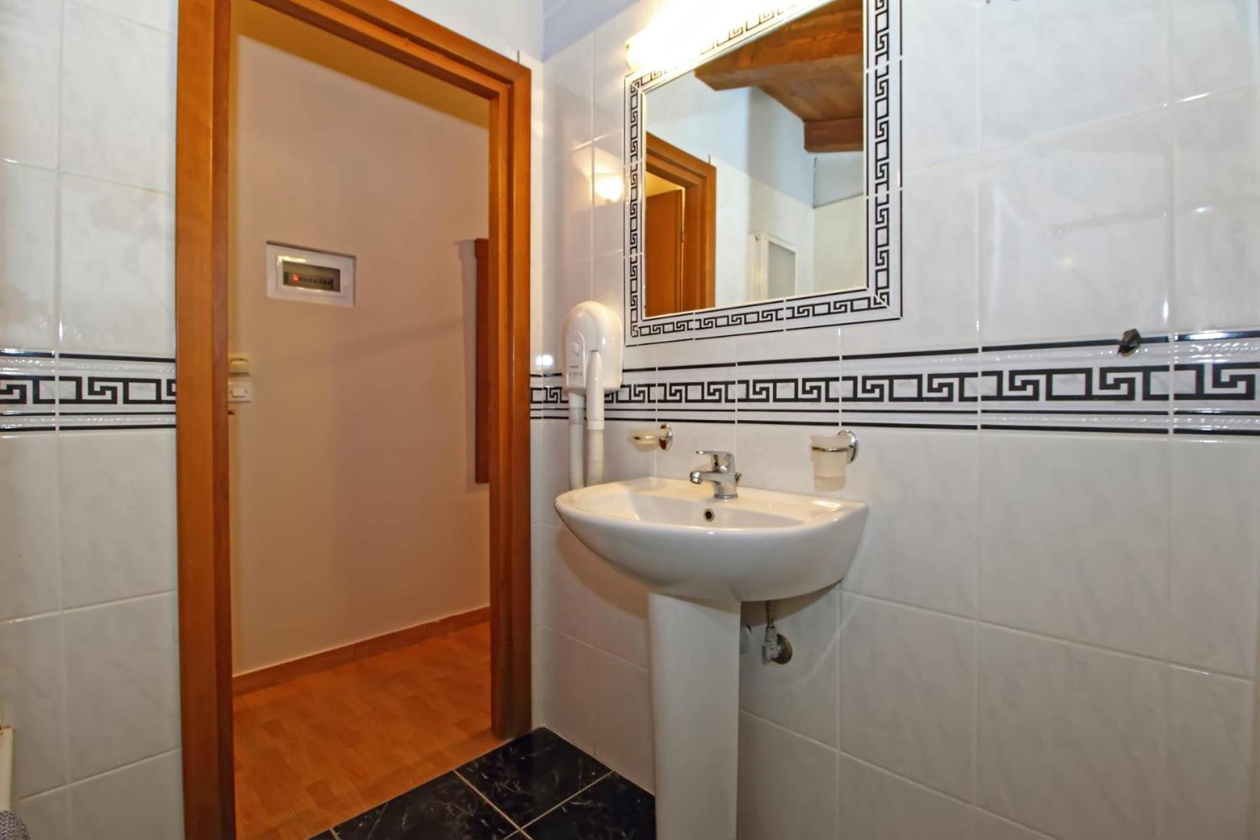 Arion Hotel - Photo 30