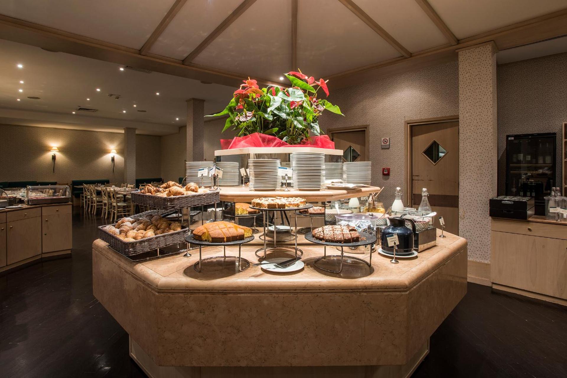 FlyOn Hotel & Conference Center - Photo 6