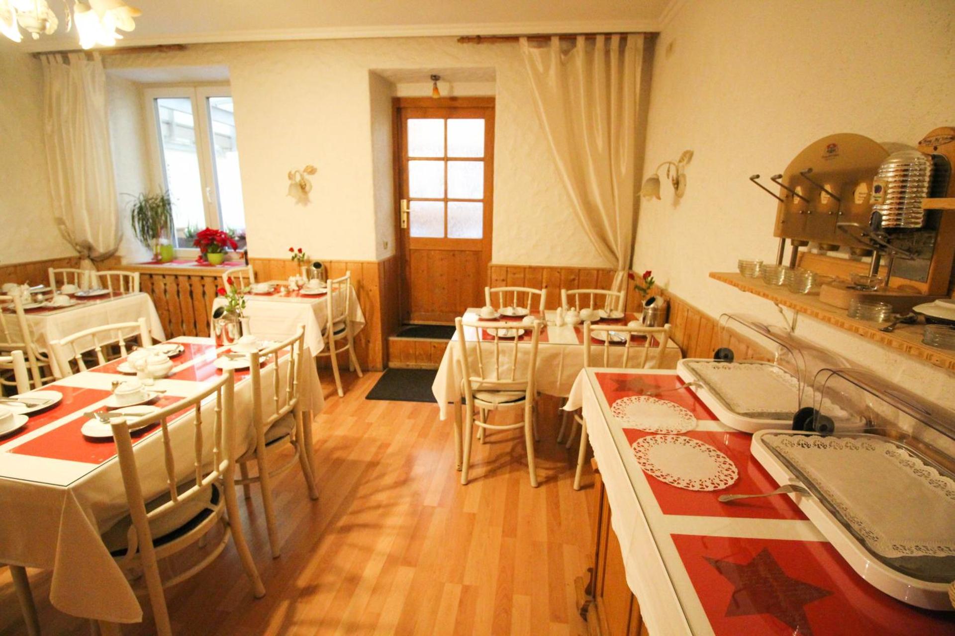 Hotel Atlanta - Photo 2