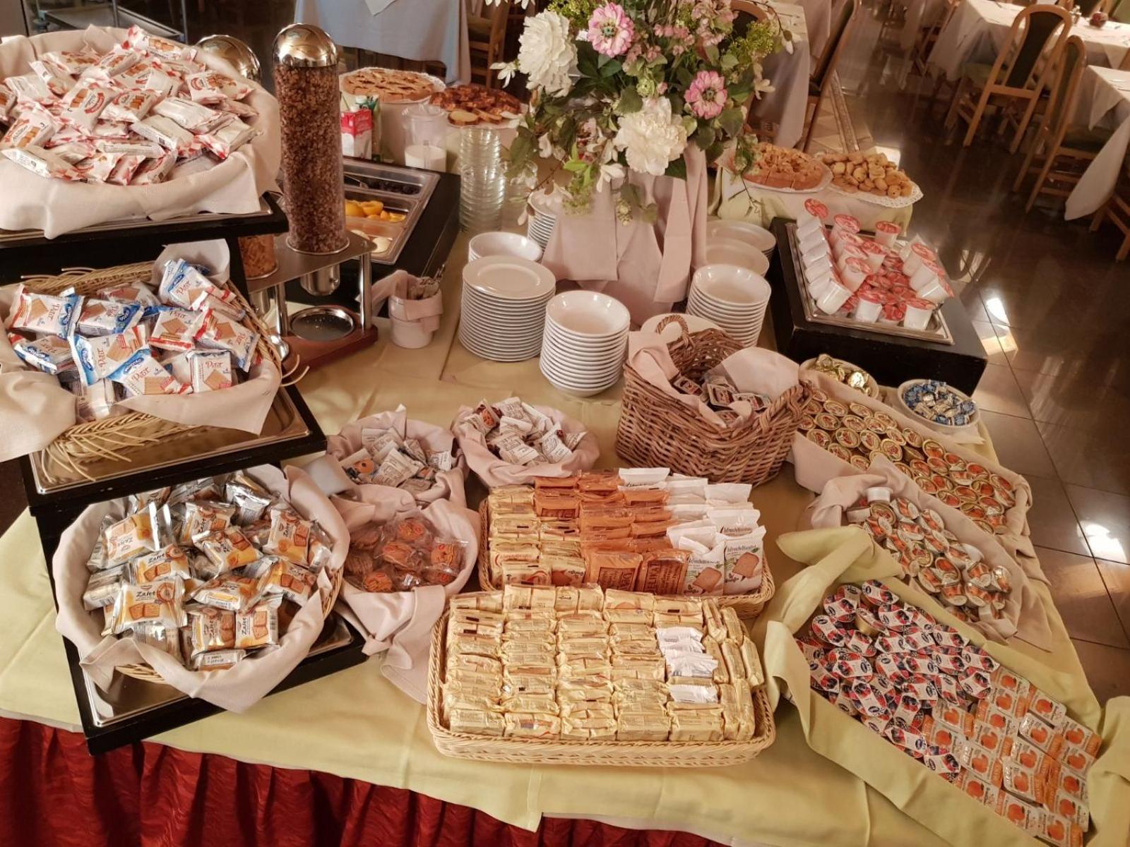 Hotel Santanton - Photo 9