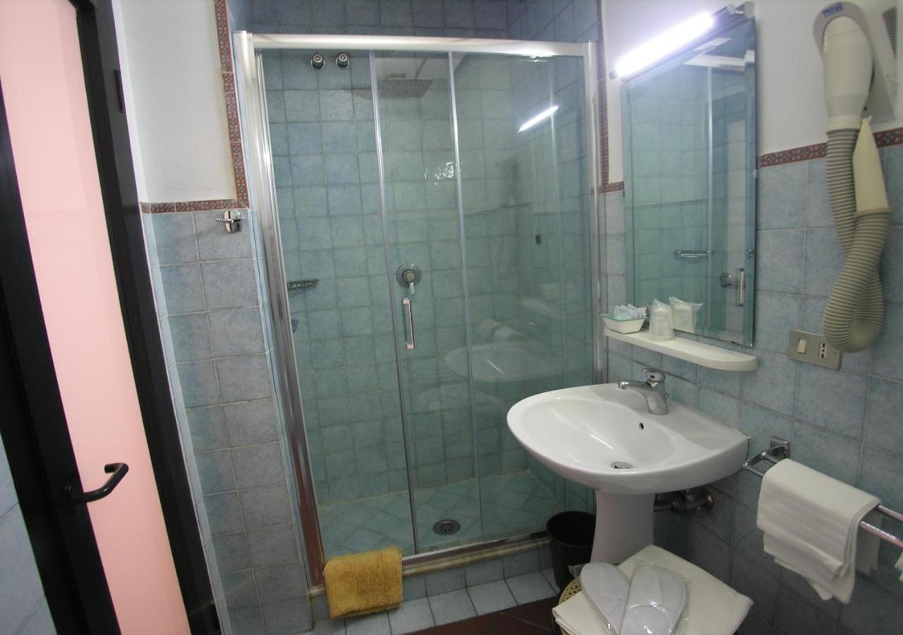 Hotel Toledo - Photo 40