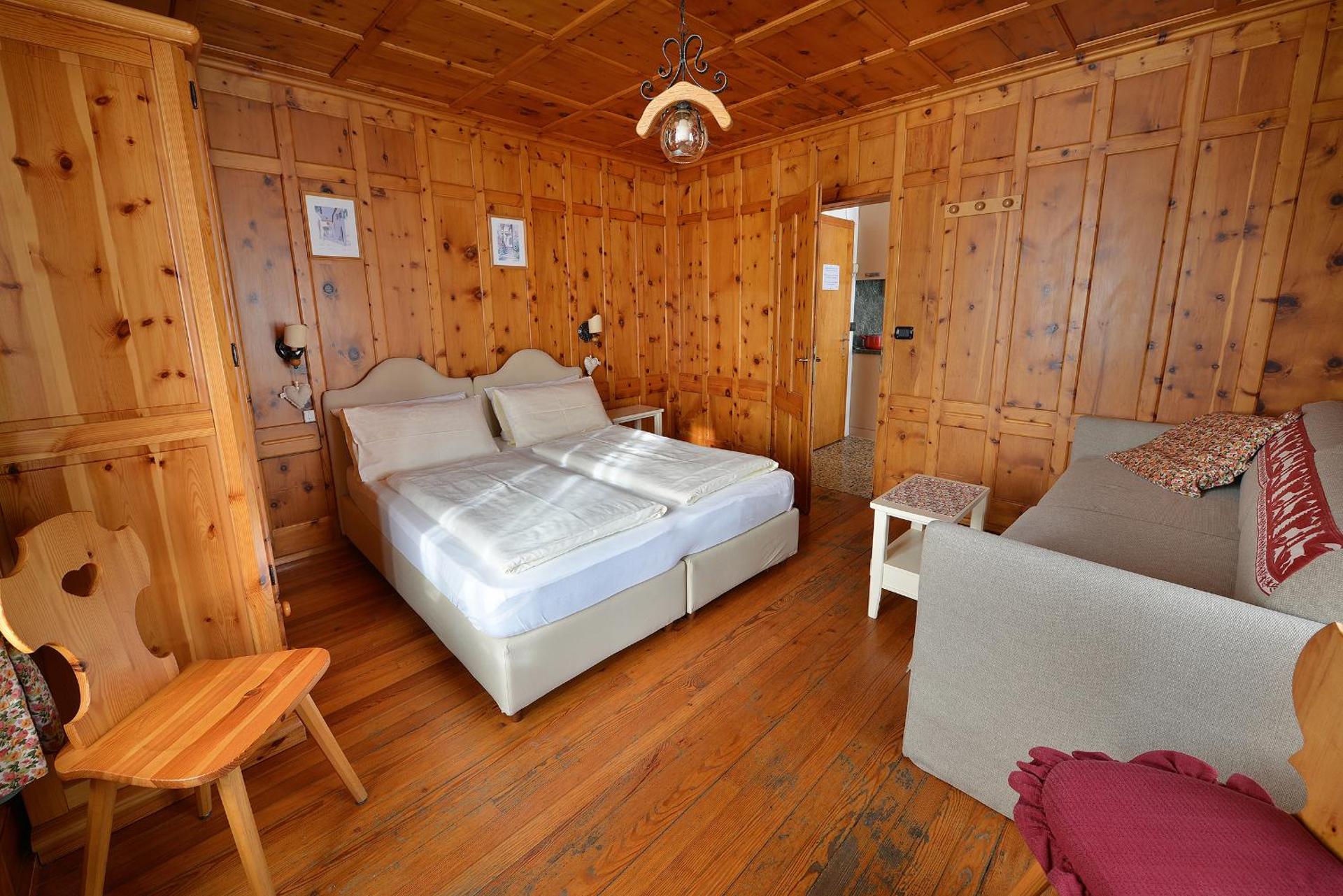 One-Bedroom Apartment with Balcony - Photo 4