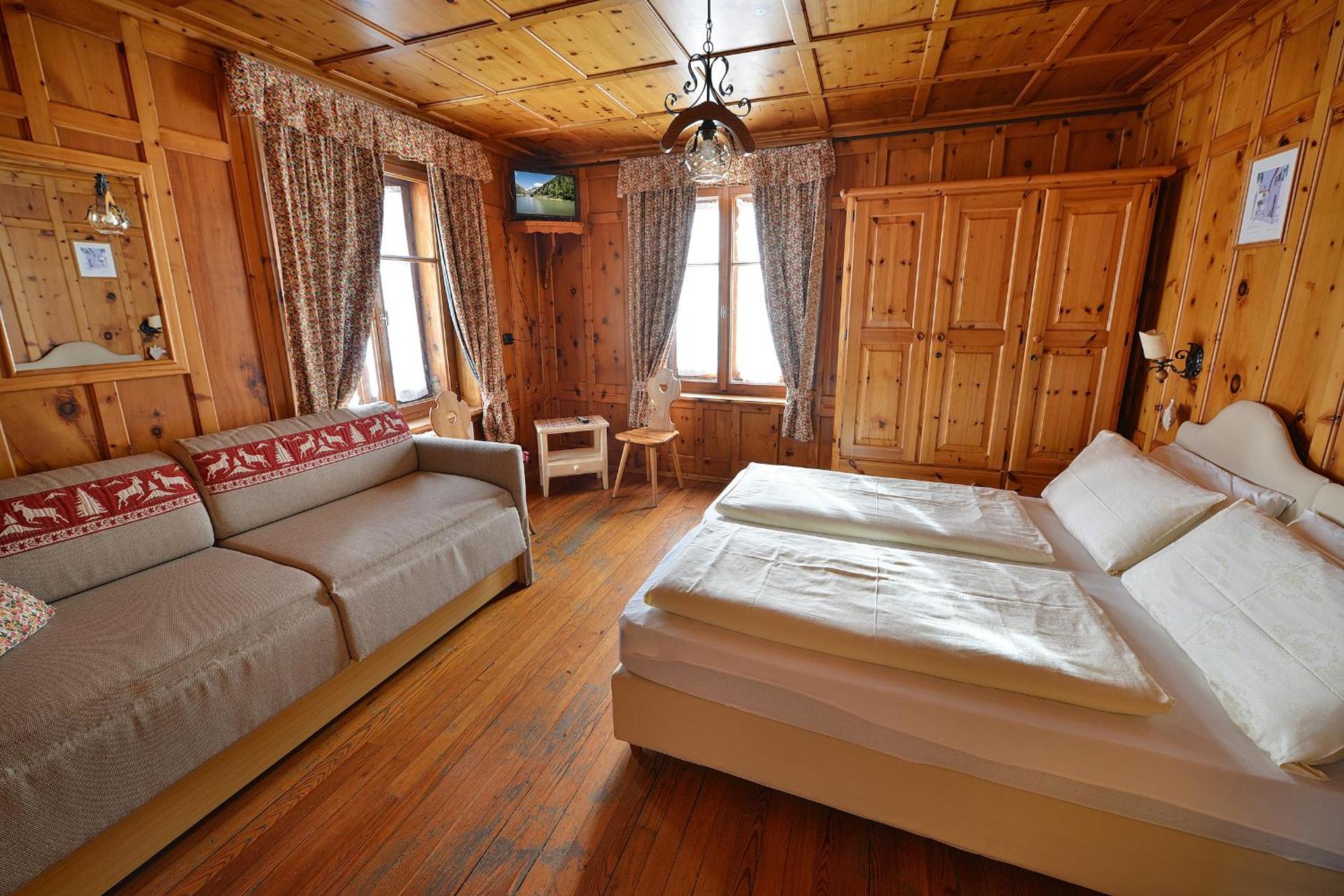 One-Bedroom Apartment with Balcony - Photo 3