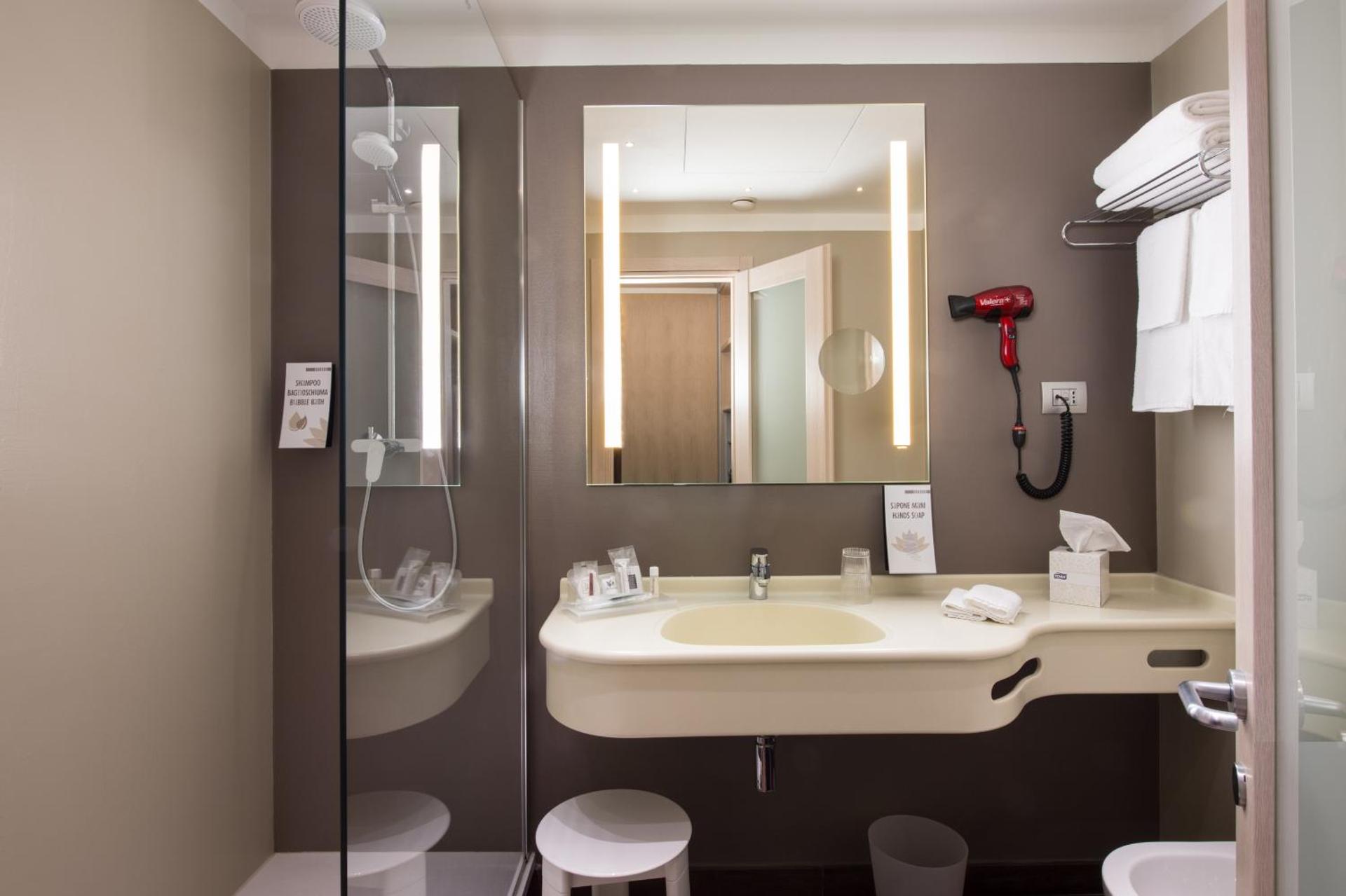 Best Western Plus City Hotel - Photo 40