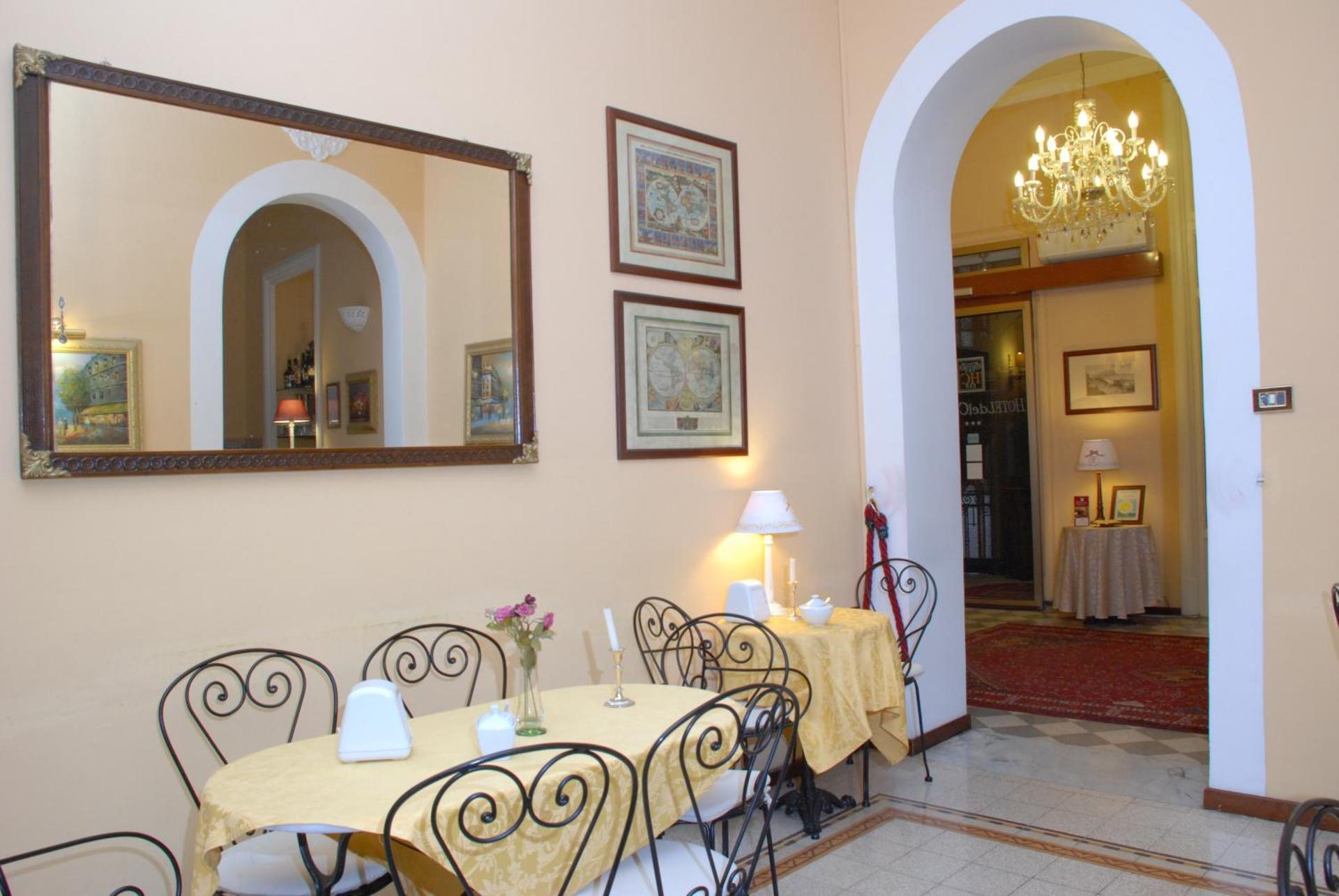 Hotel del Centro - Photo 12