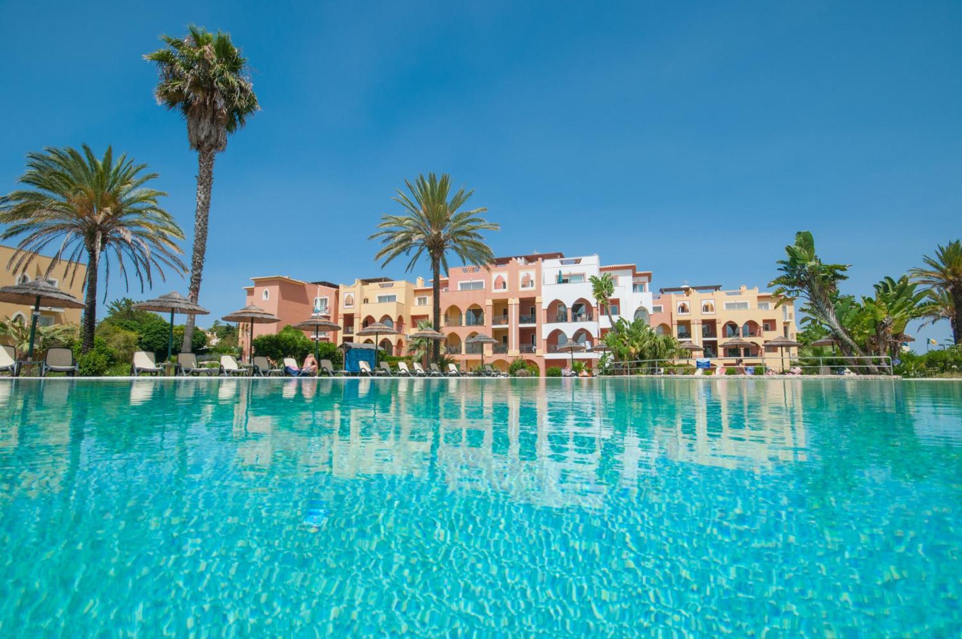 Jardim da Meia Praia Resort - Photo 3