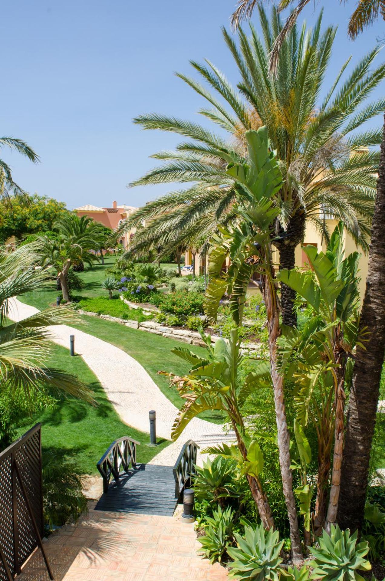 Jardim da Meia Praia Resort - Photo 8