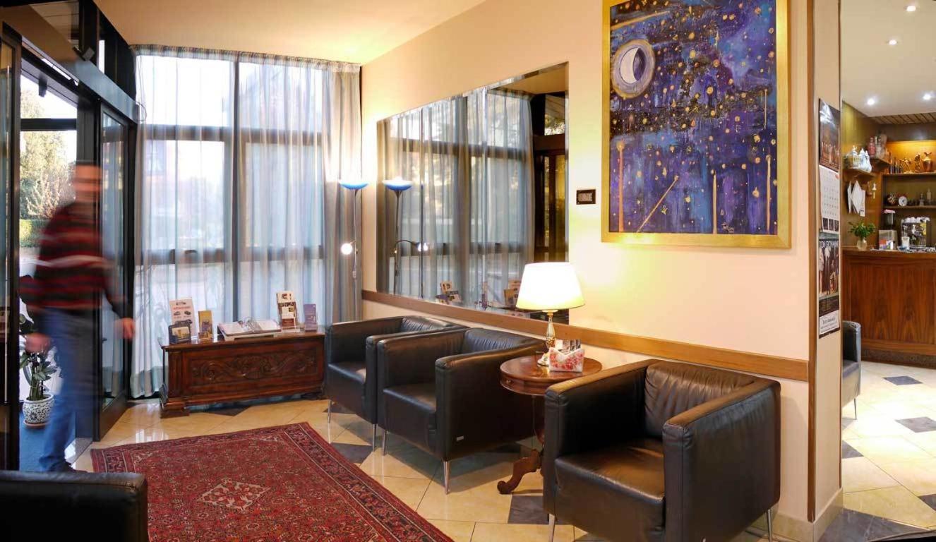 Hotel Victoria - Photo 57