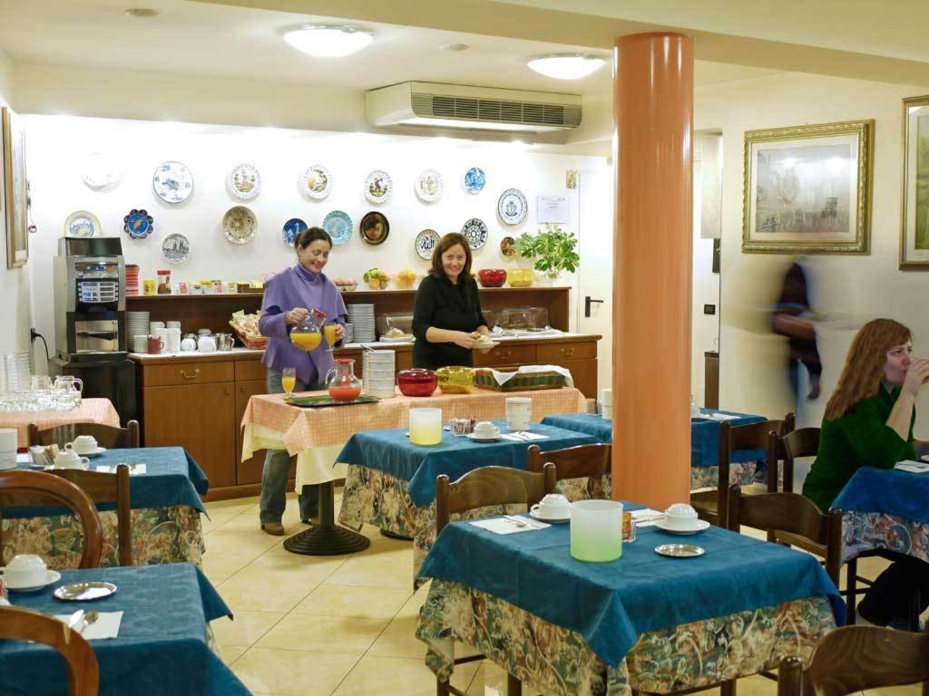 Hotel Victoria - Photo 21