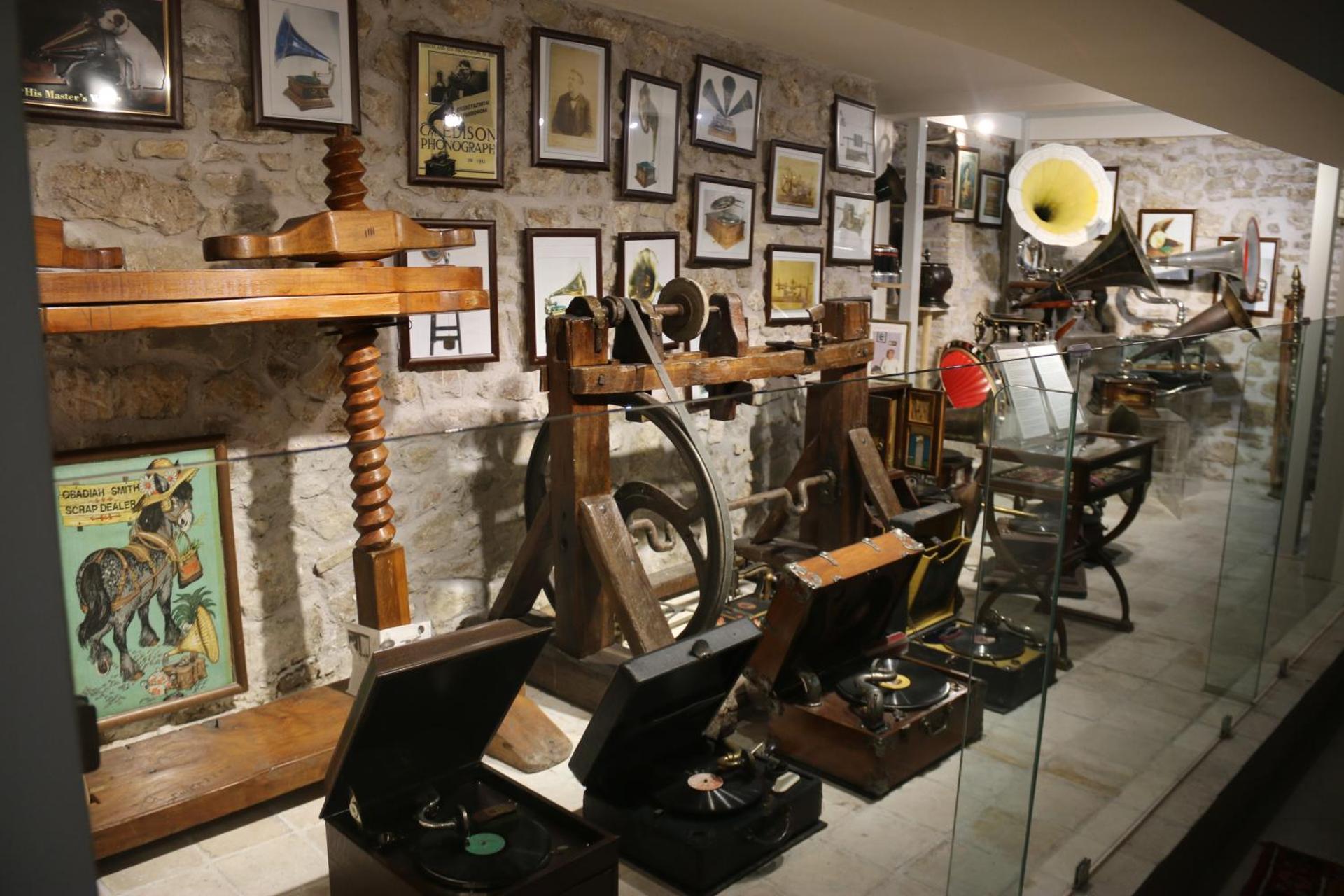 Sweet Home Hotel - Photo 18