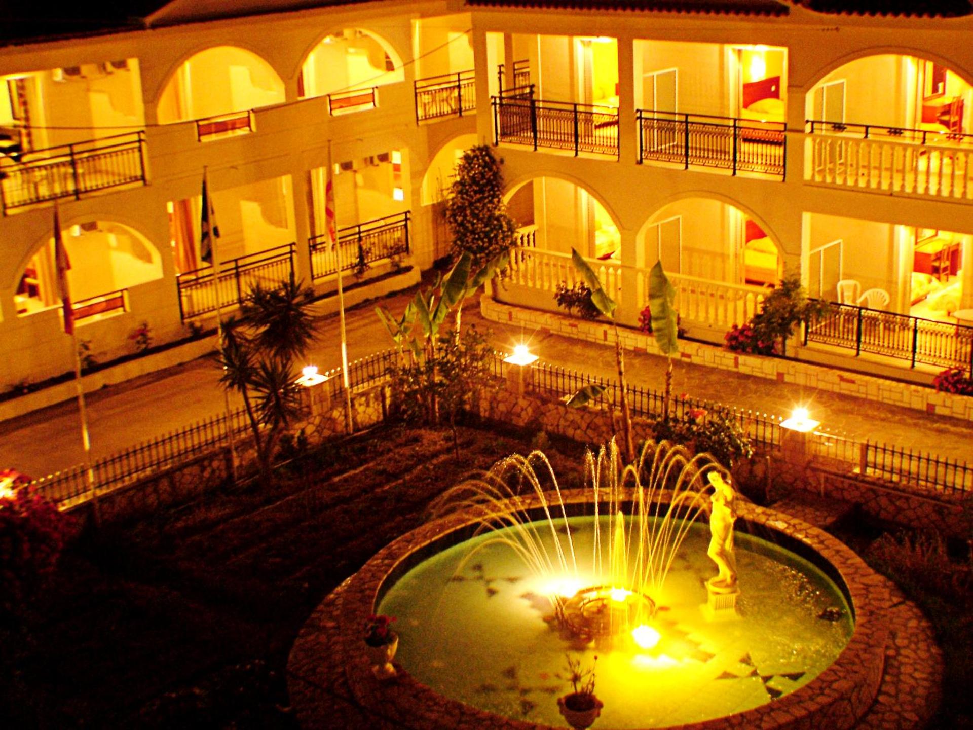 Canadian Hotel - Photo 35