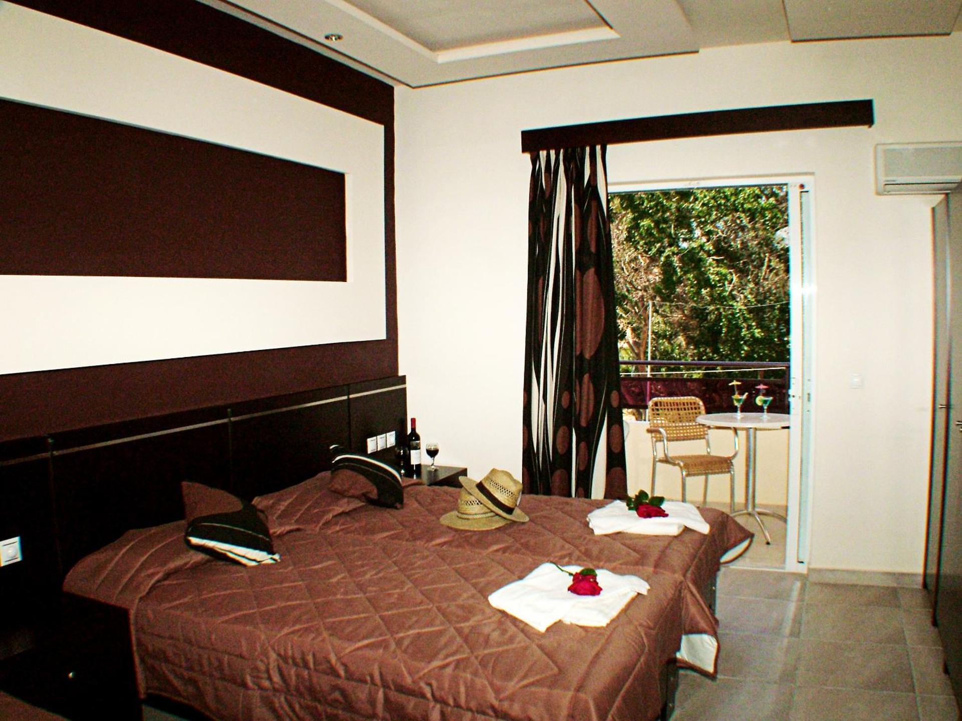 Canadian Hotel - Photo 37