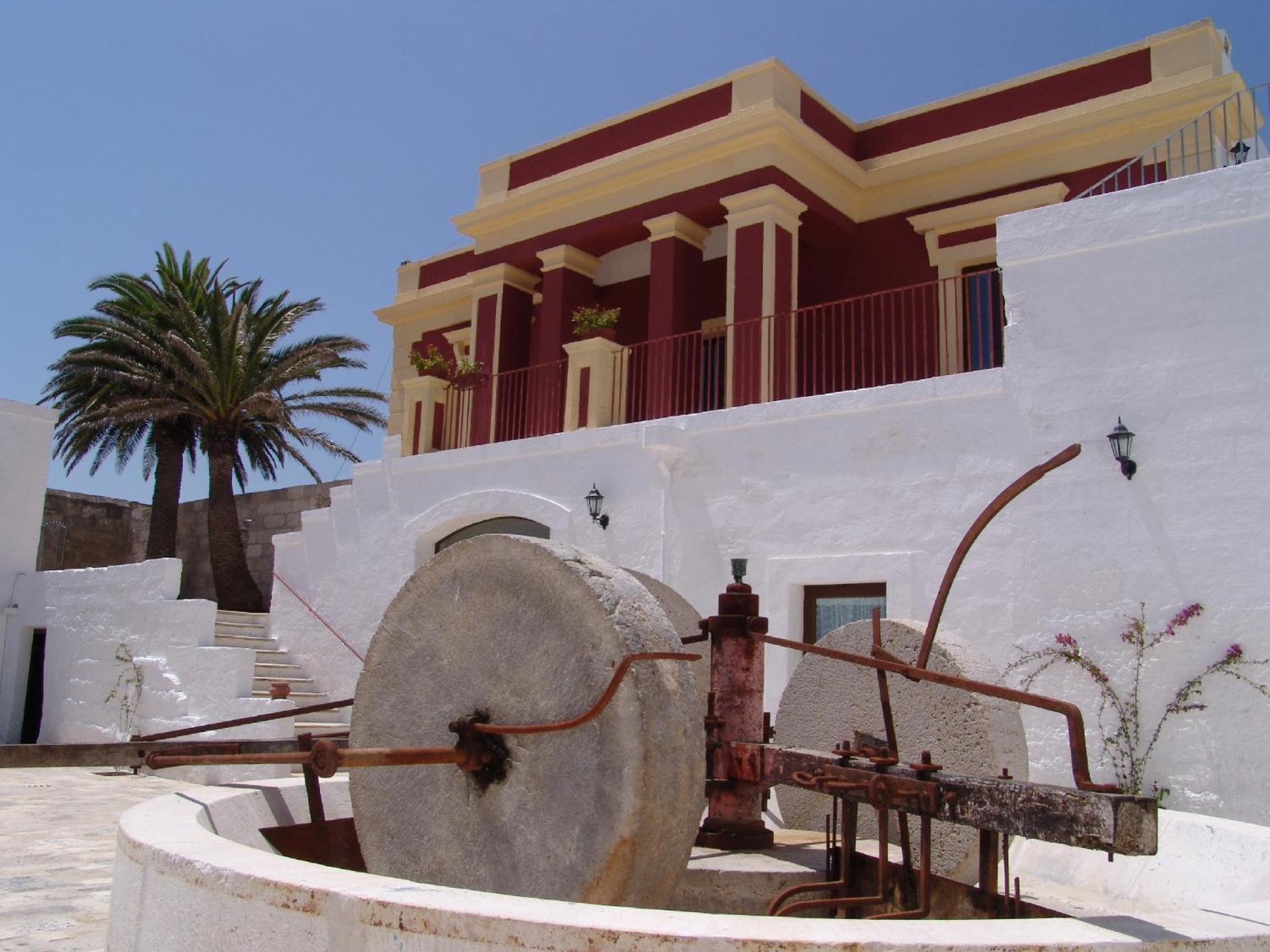 Hotel Masseria Fortificata Donnaloia - Photo 2