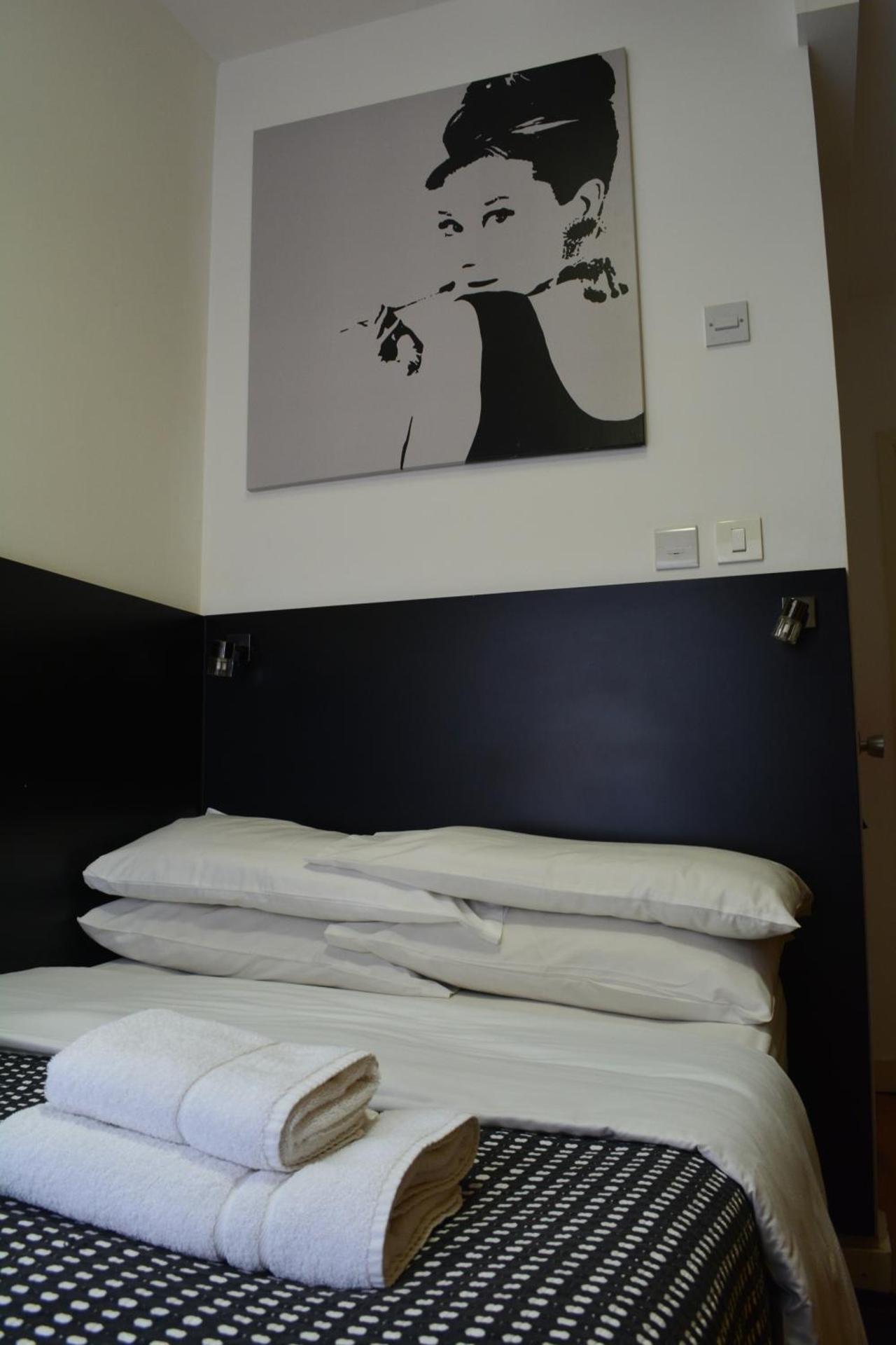 Small Studio - Photo 4