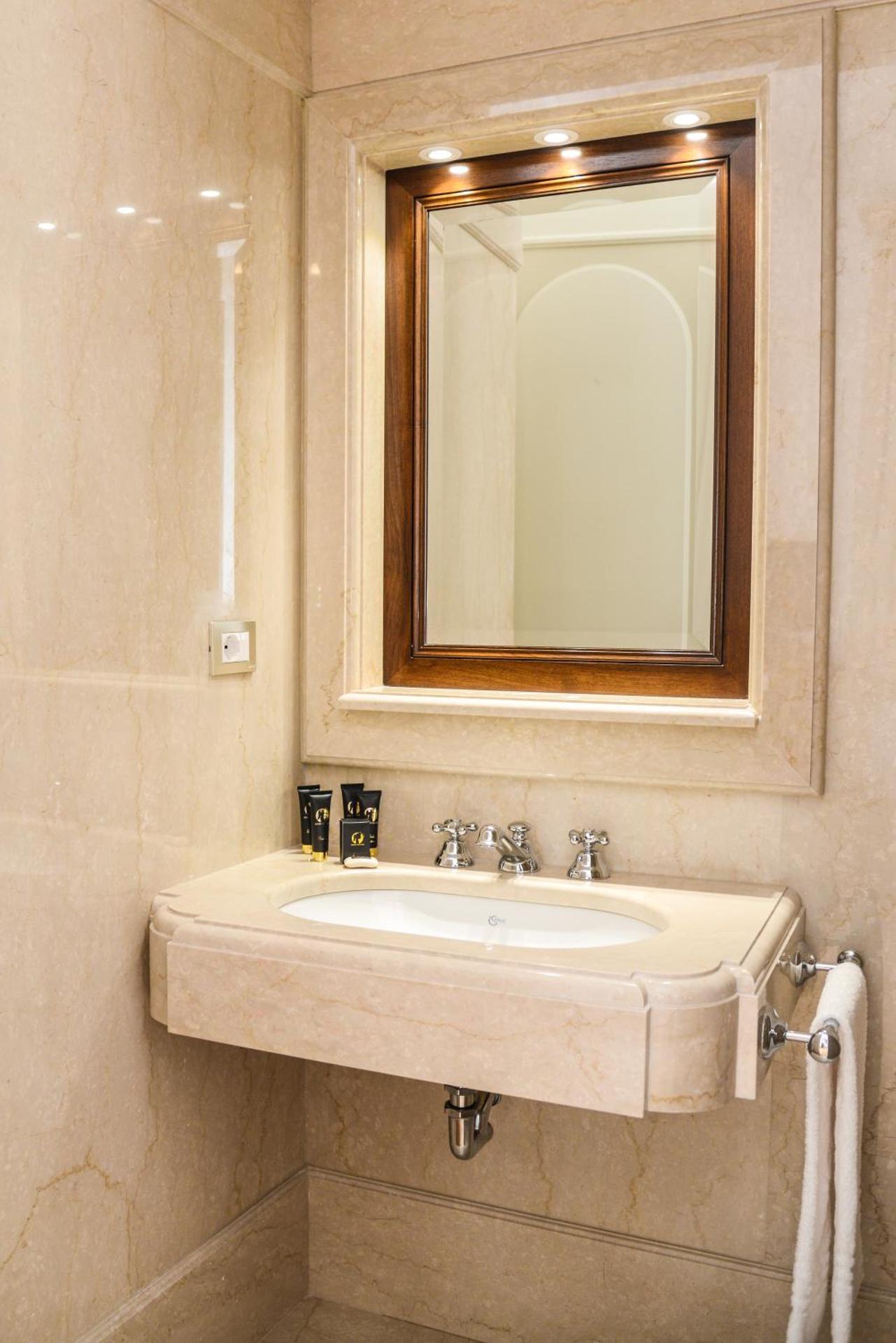 Hotel Vittoria - Photo 6