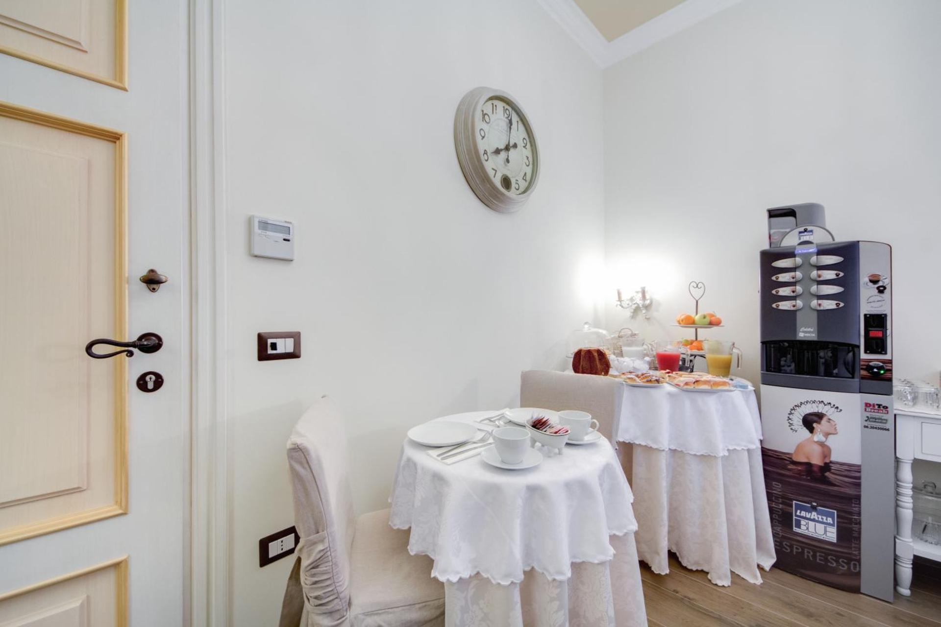 Lunaria Suites Rome Vaticano - Photo 17