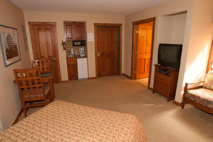 Highland House - Photo 3