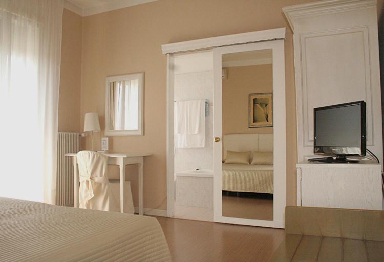 Hotel Positano - Photo 12