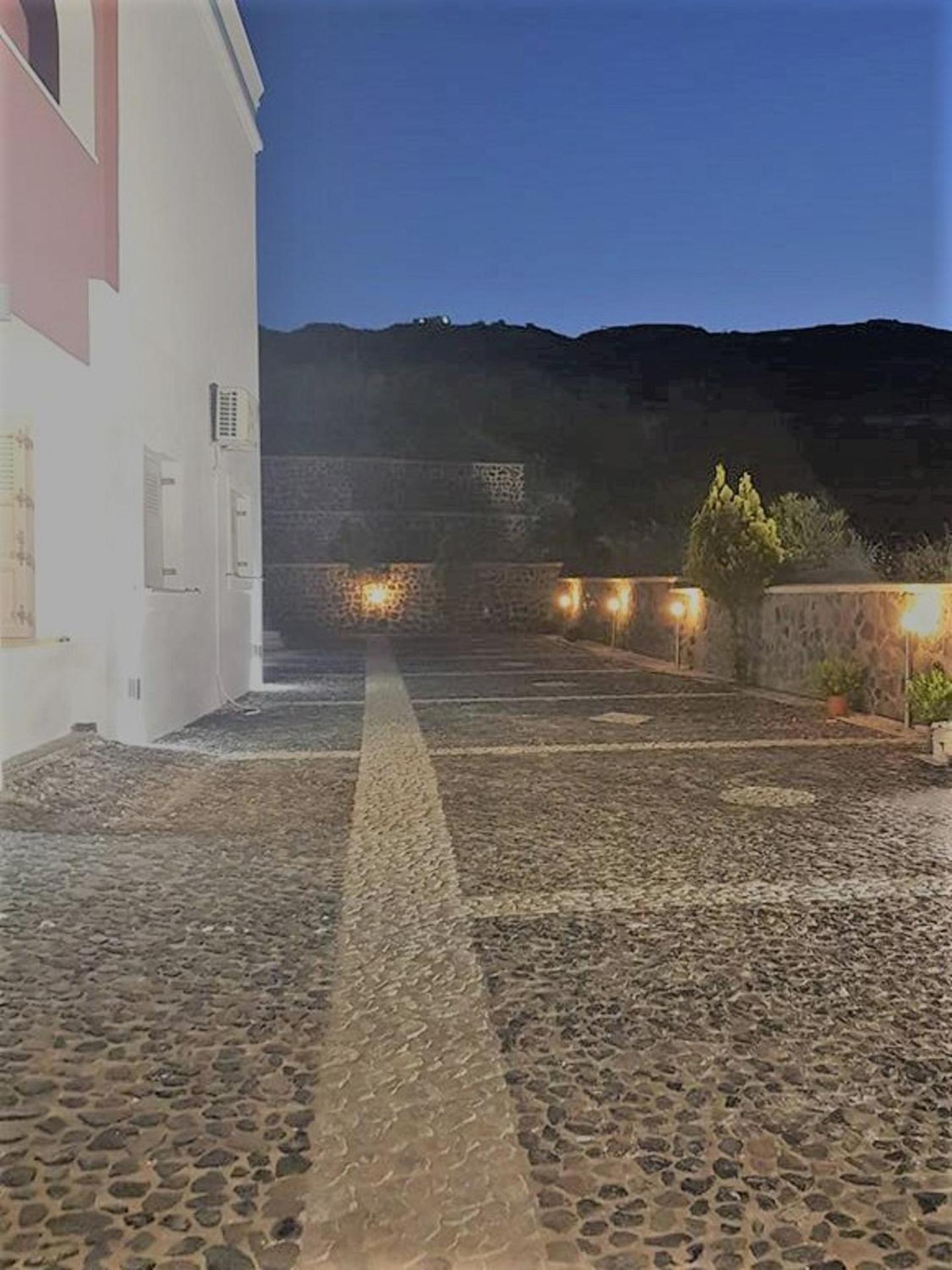 Rose Suites - Photo 62