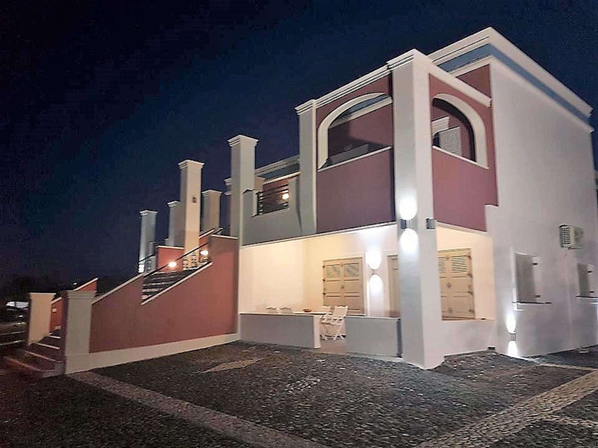 Rose Suites - Photo 13