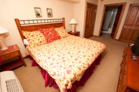 Highland House - Photo 16