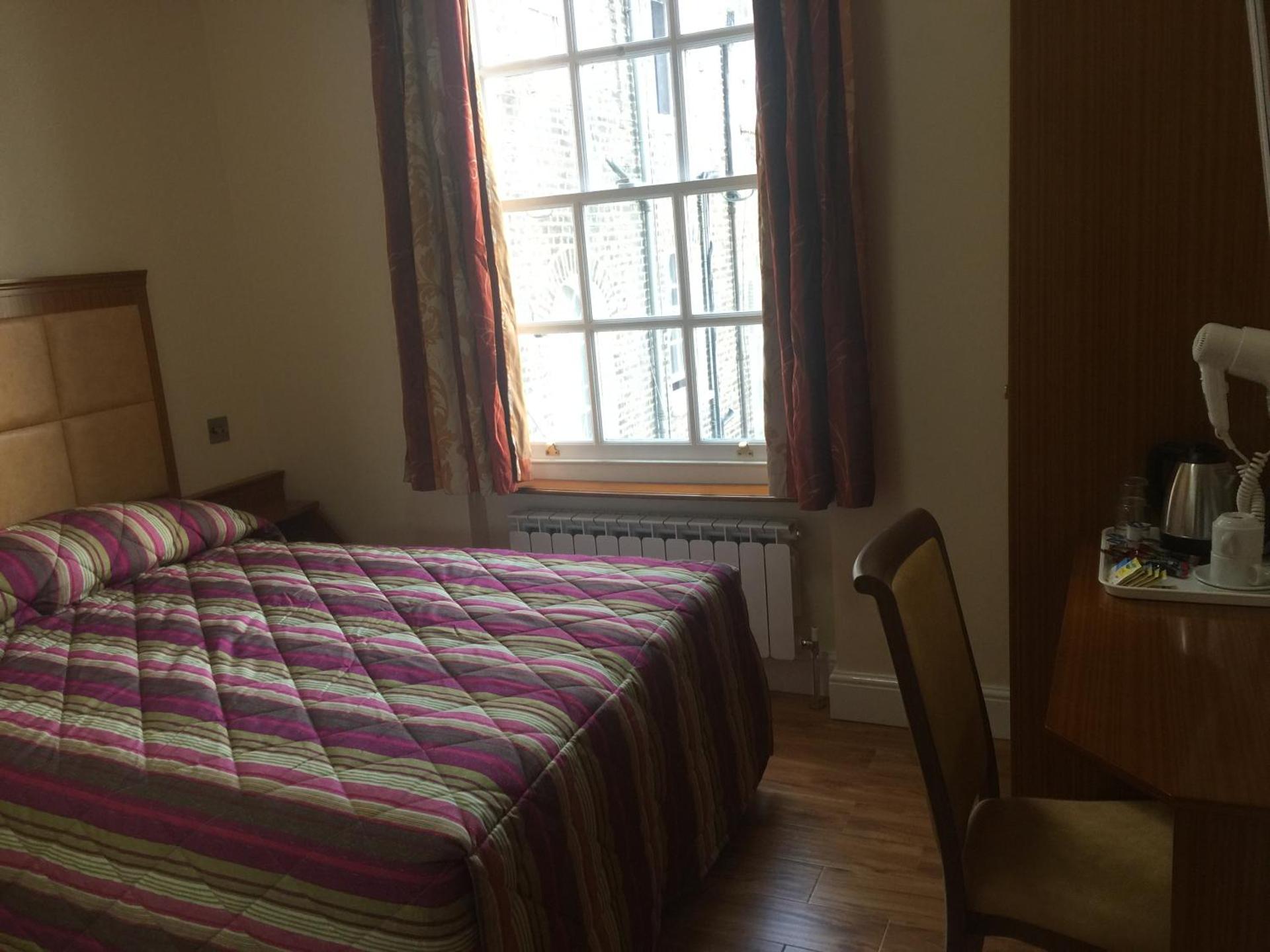 White House Hotel - Photo 16