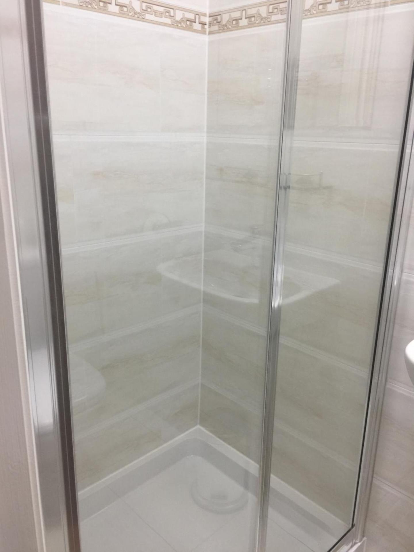 White House Hotel - Photo 29