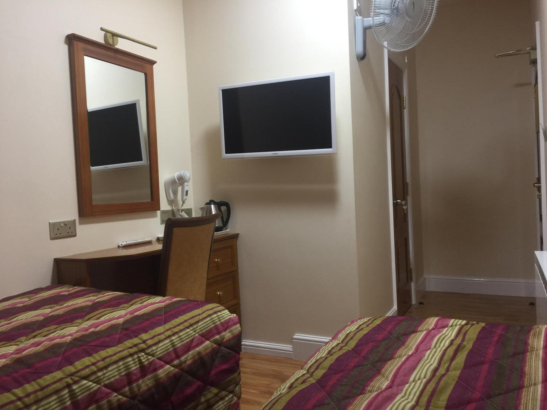 White House Hotel - Photo 8