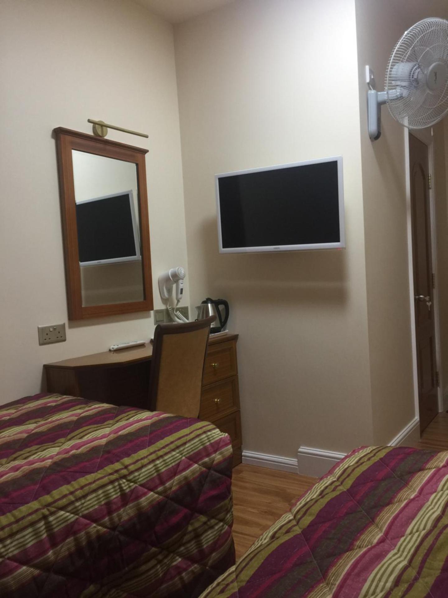 White House Hotel - Photo 31