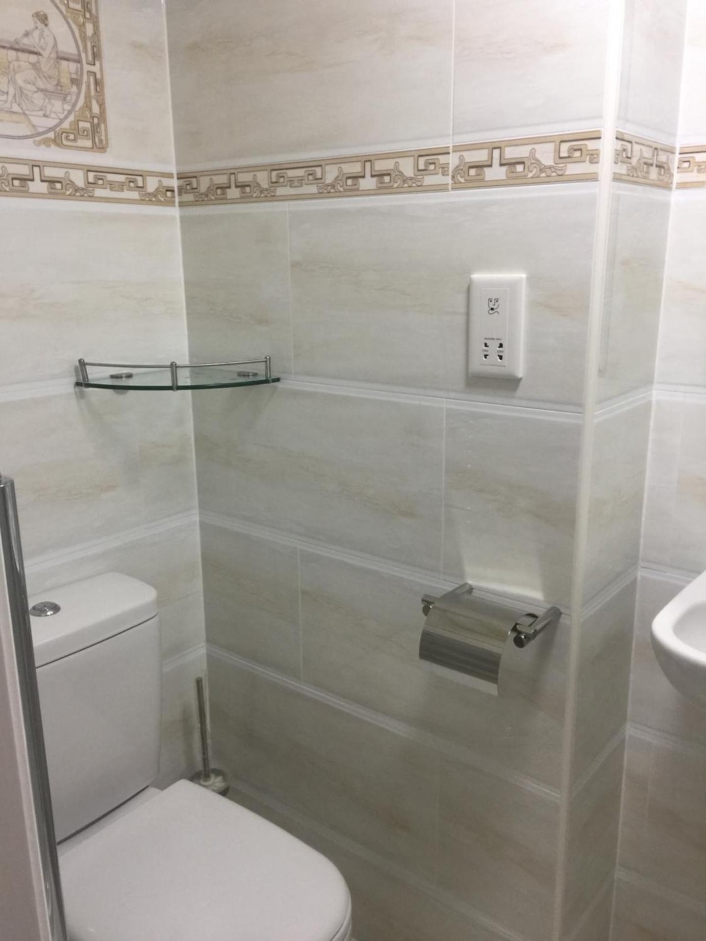 White House Hotel - Photo 33