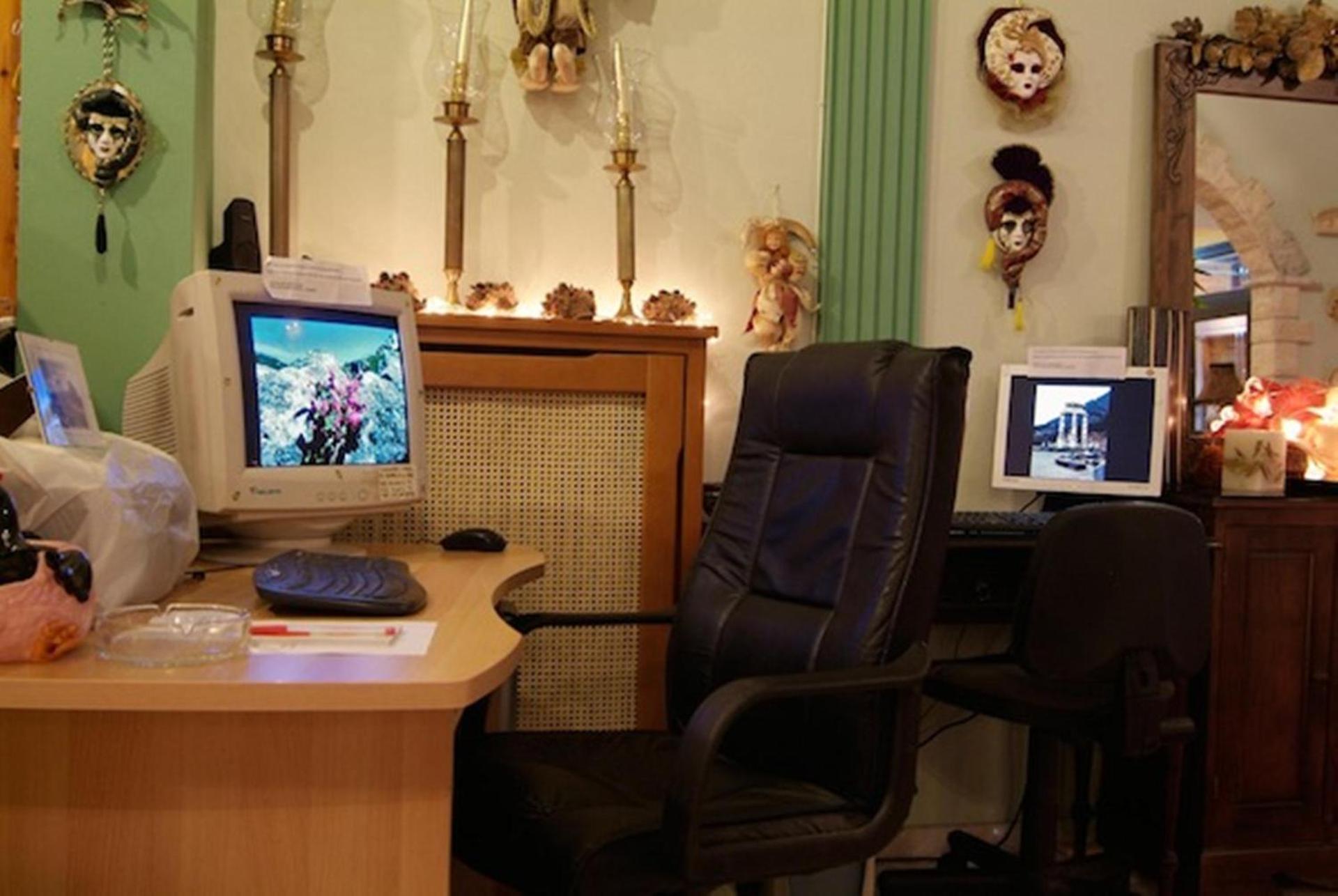 Hotel Varonos - Photo 11