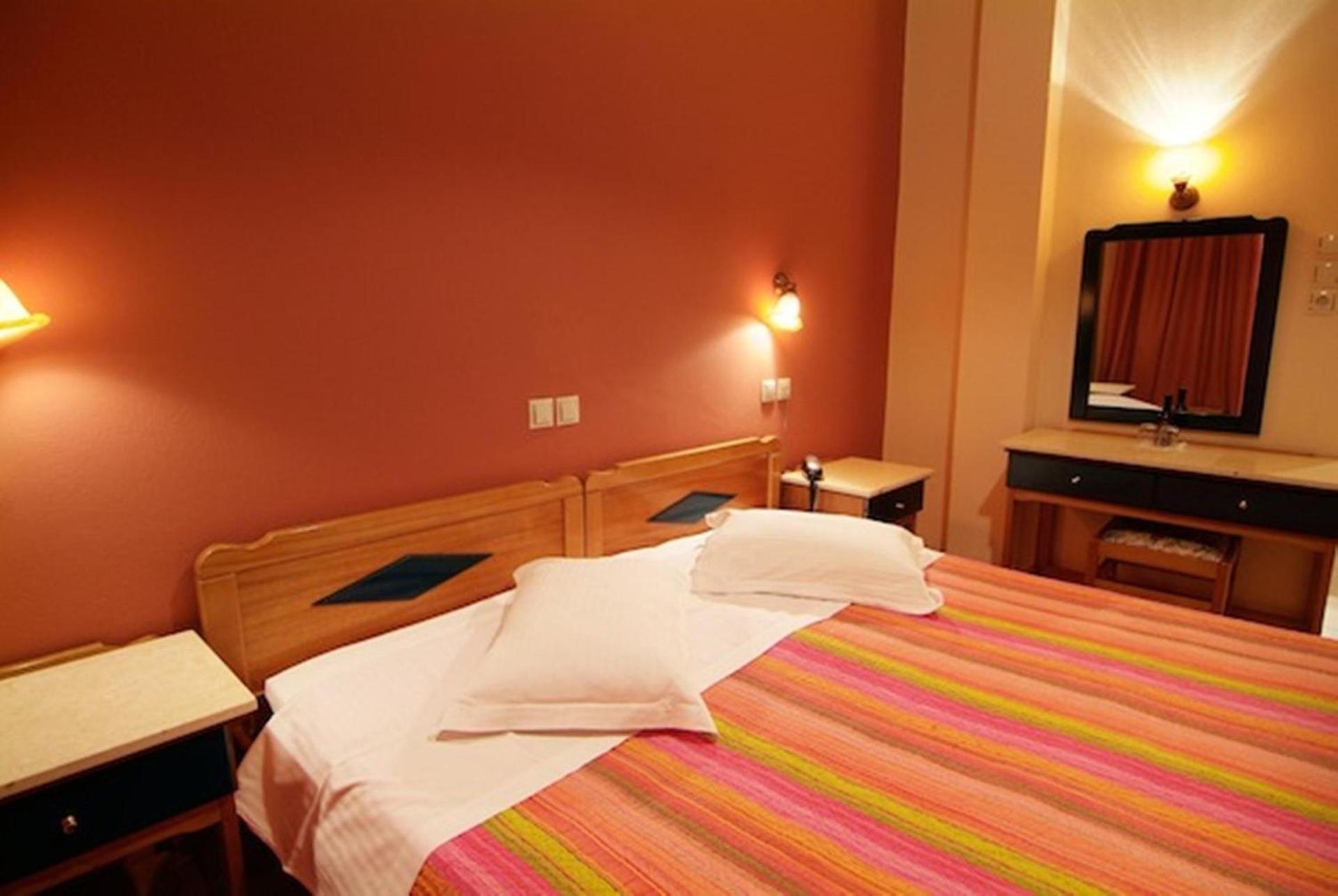 Hotel Varonos - Photo 50