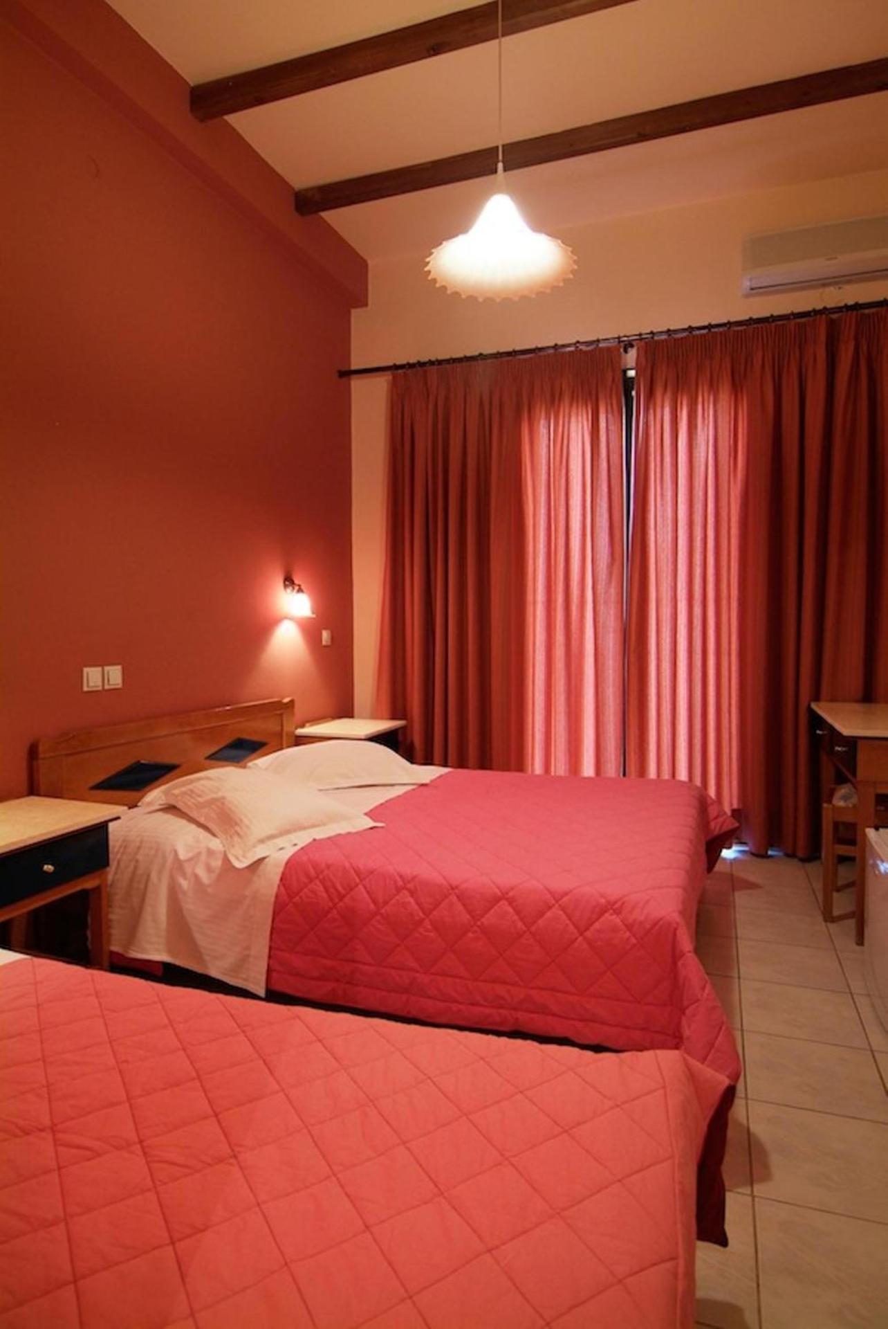 Hotel Varonos - Photo 15