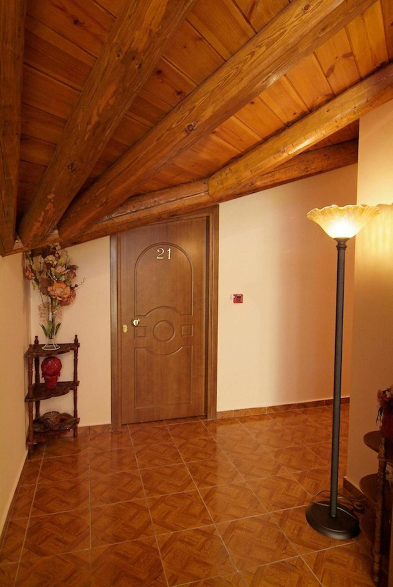 Hotel Varonos - Photo 17