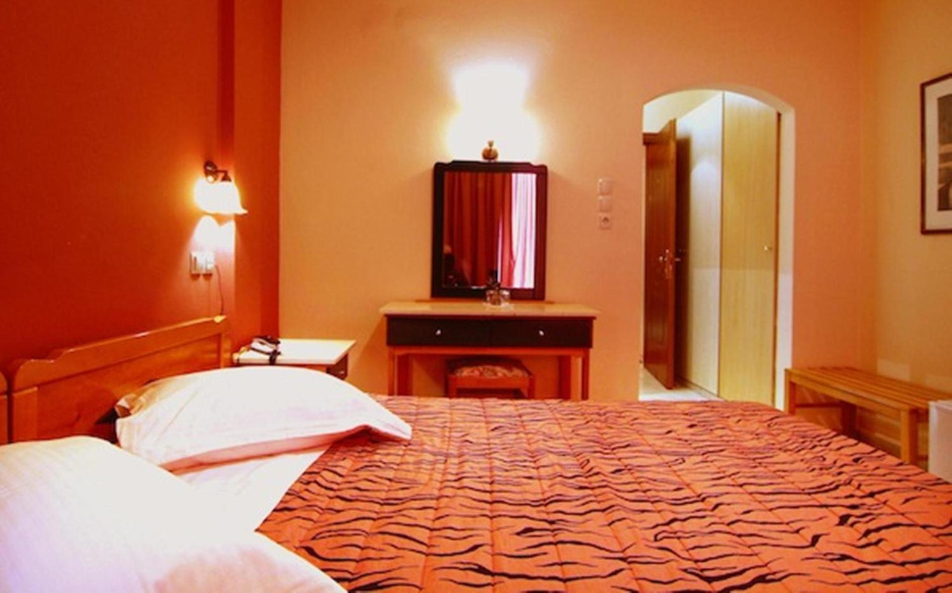 Hotel Varonos - Photo 22