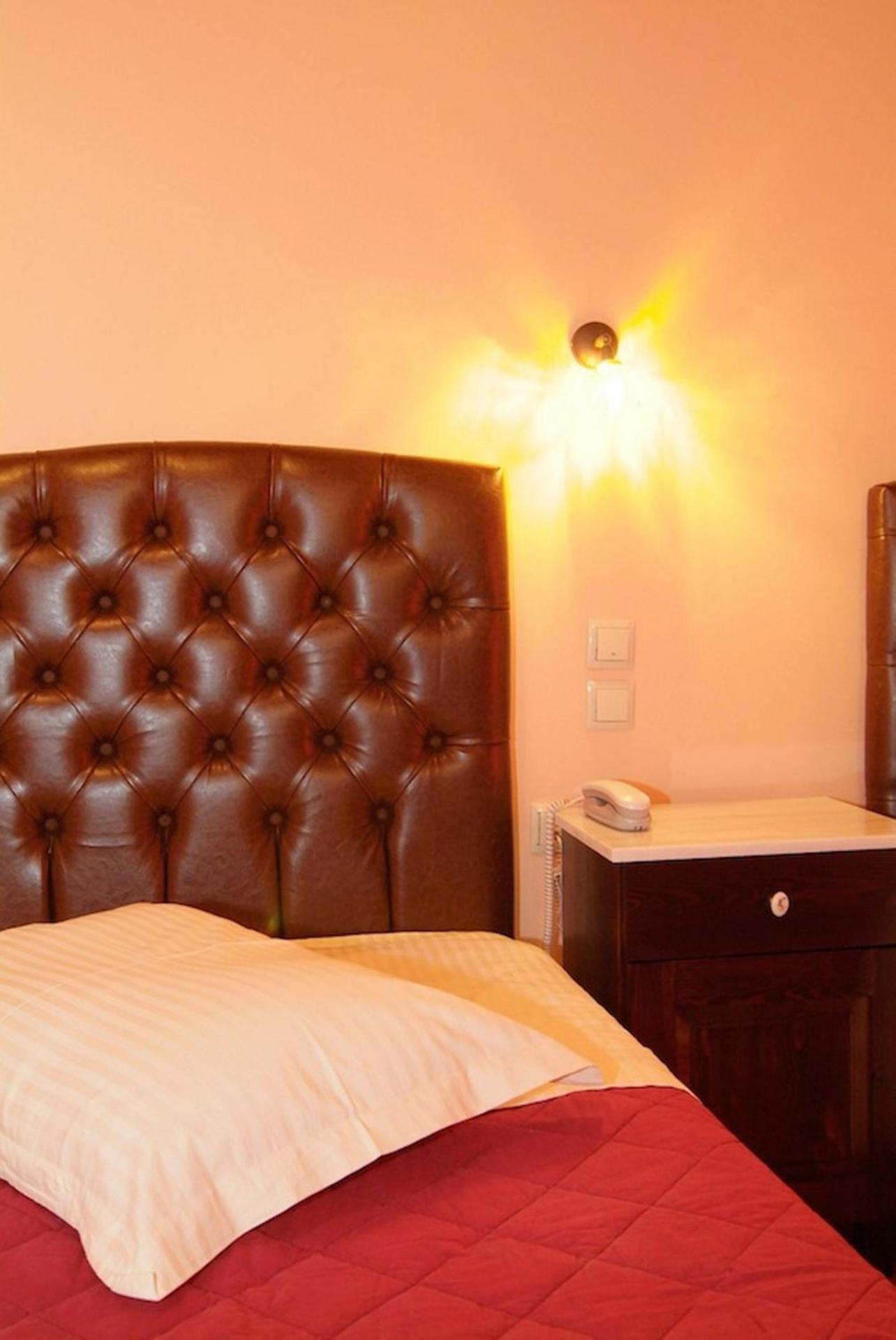 Hotel Varonos - Photo 23