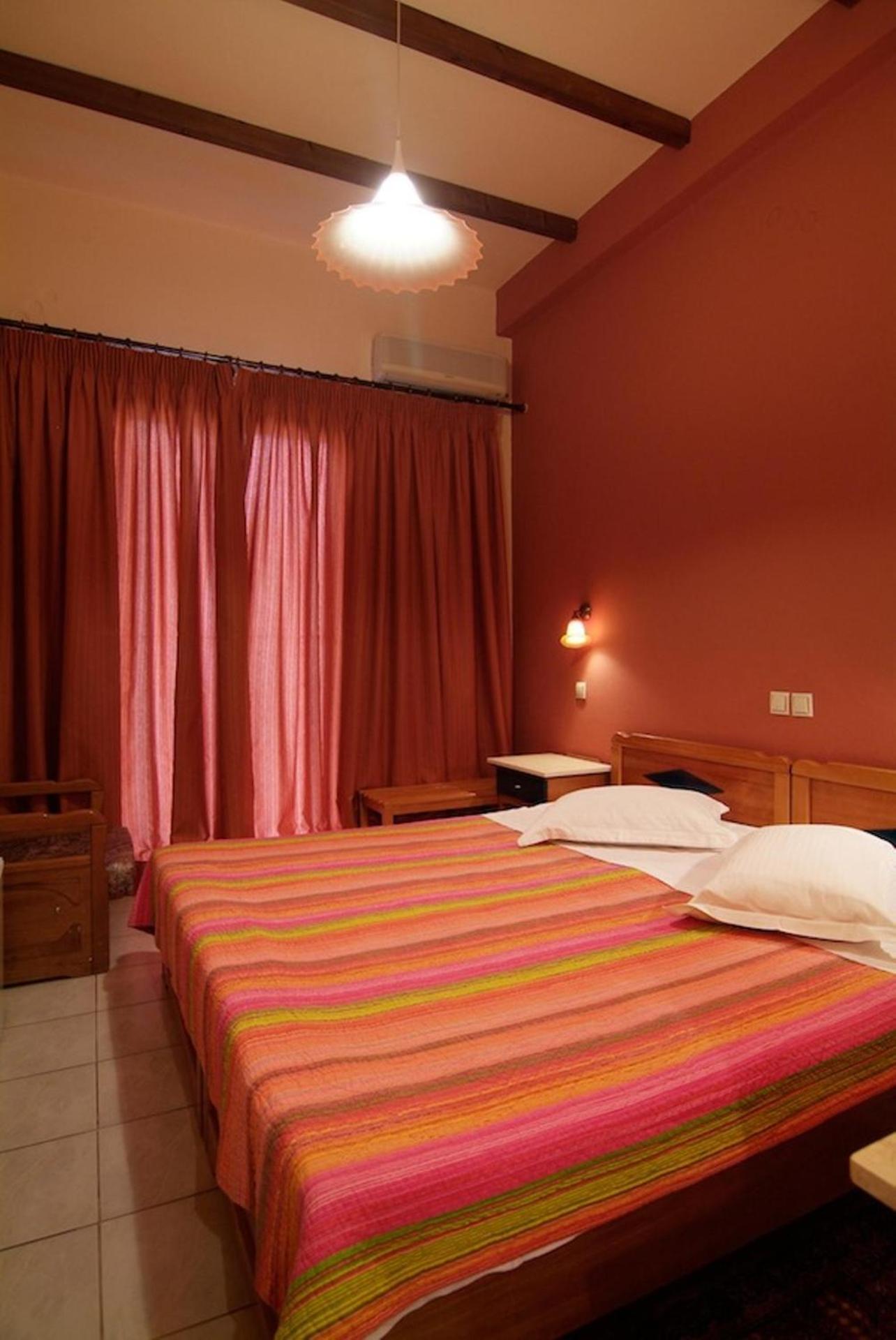 Hotel Varonos - Photo 24