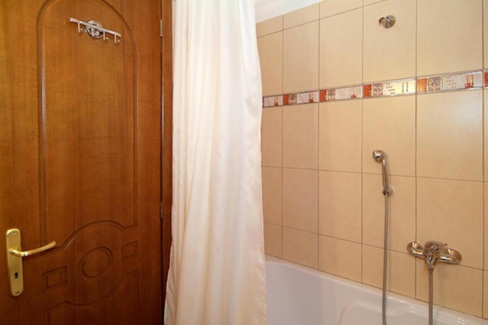 Hotel Varonos - Photo 42