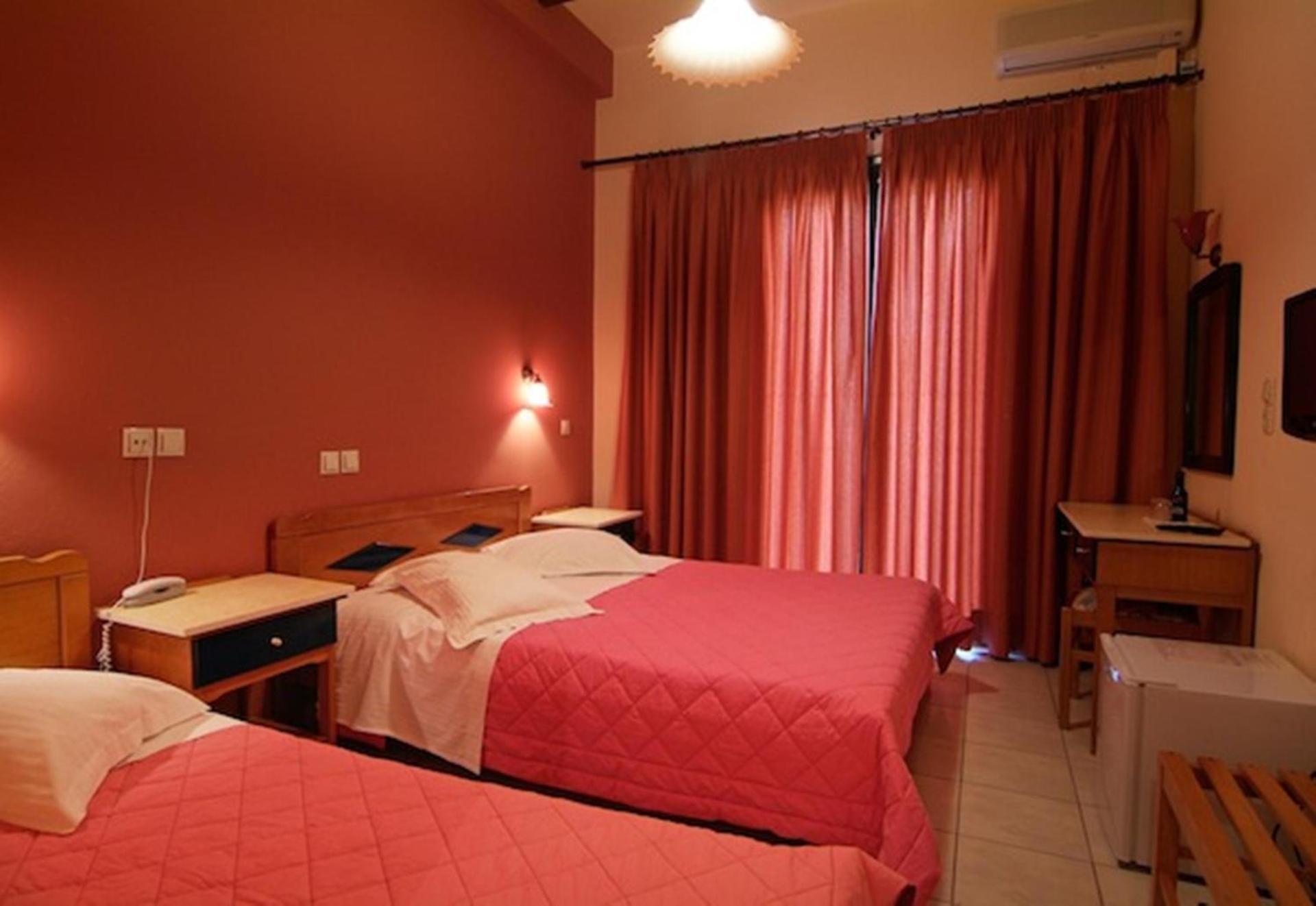 Hotel Varonos - Photo 25