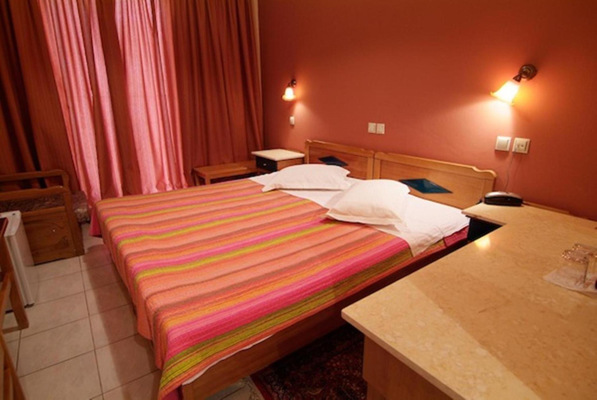 Hotel Varonos - Photo 27