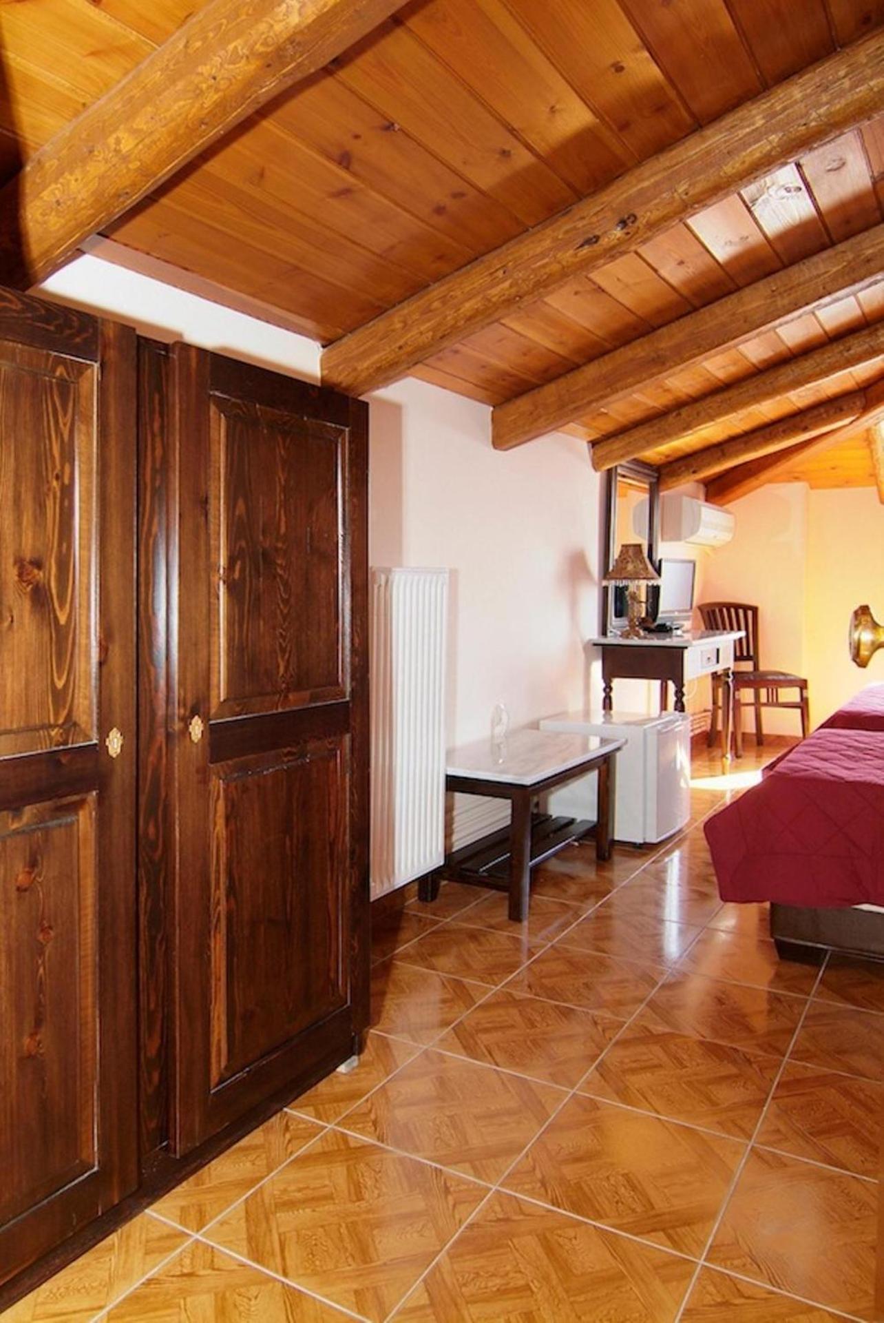 Hotel Varonos - Photo 40