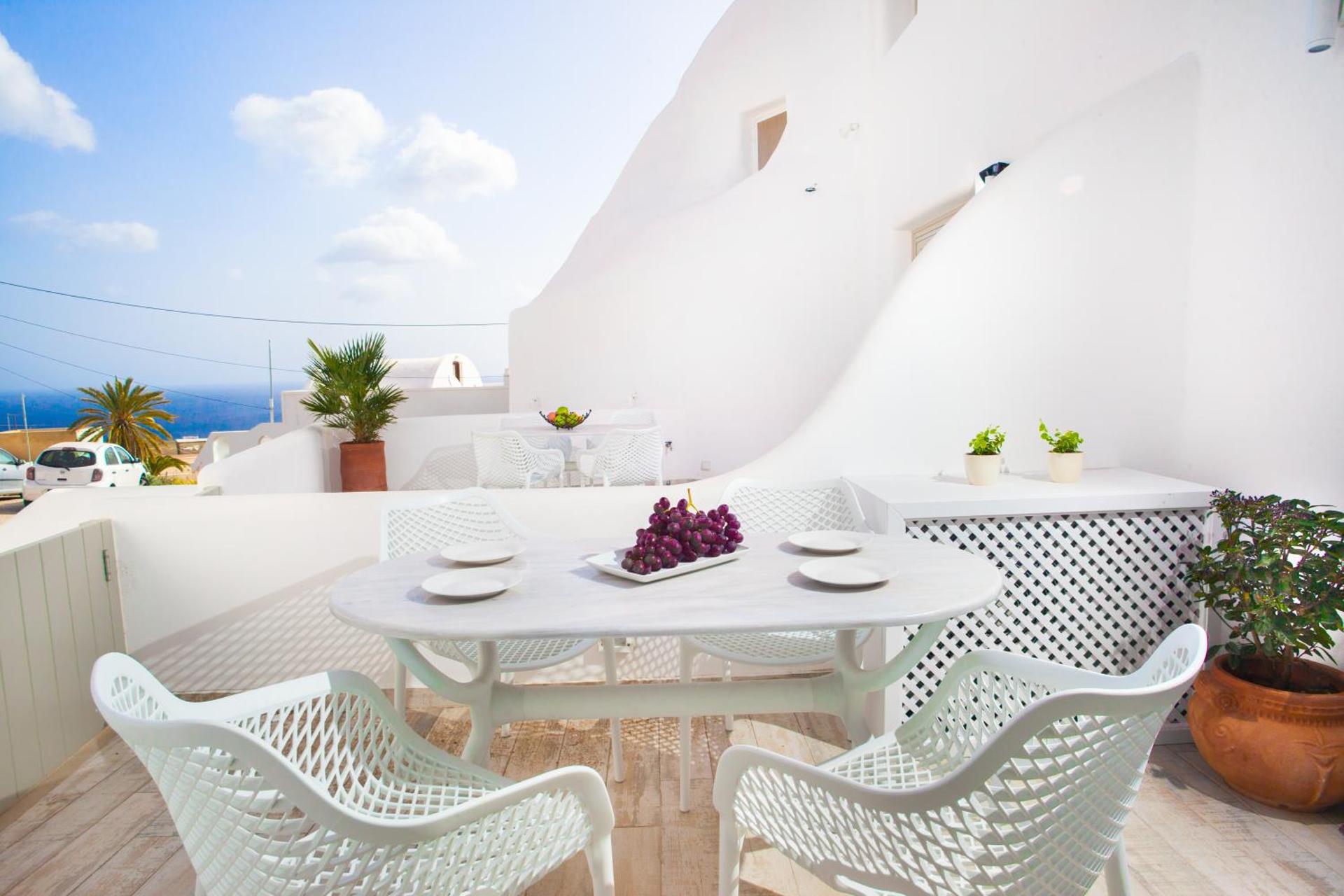 One-Bedroom Apartment L