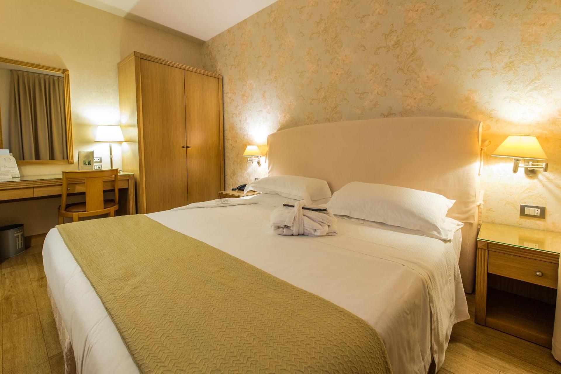 Hotel Touring - Photo 18