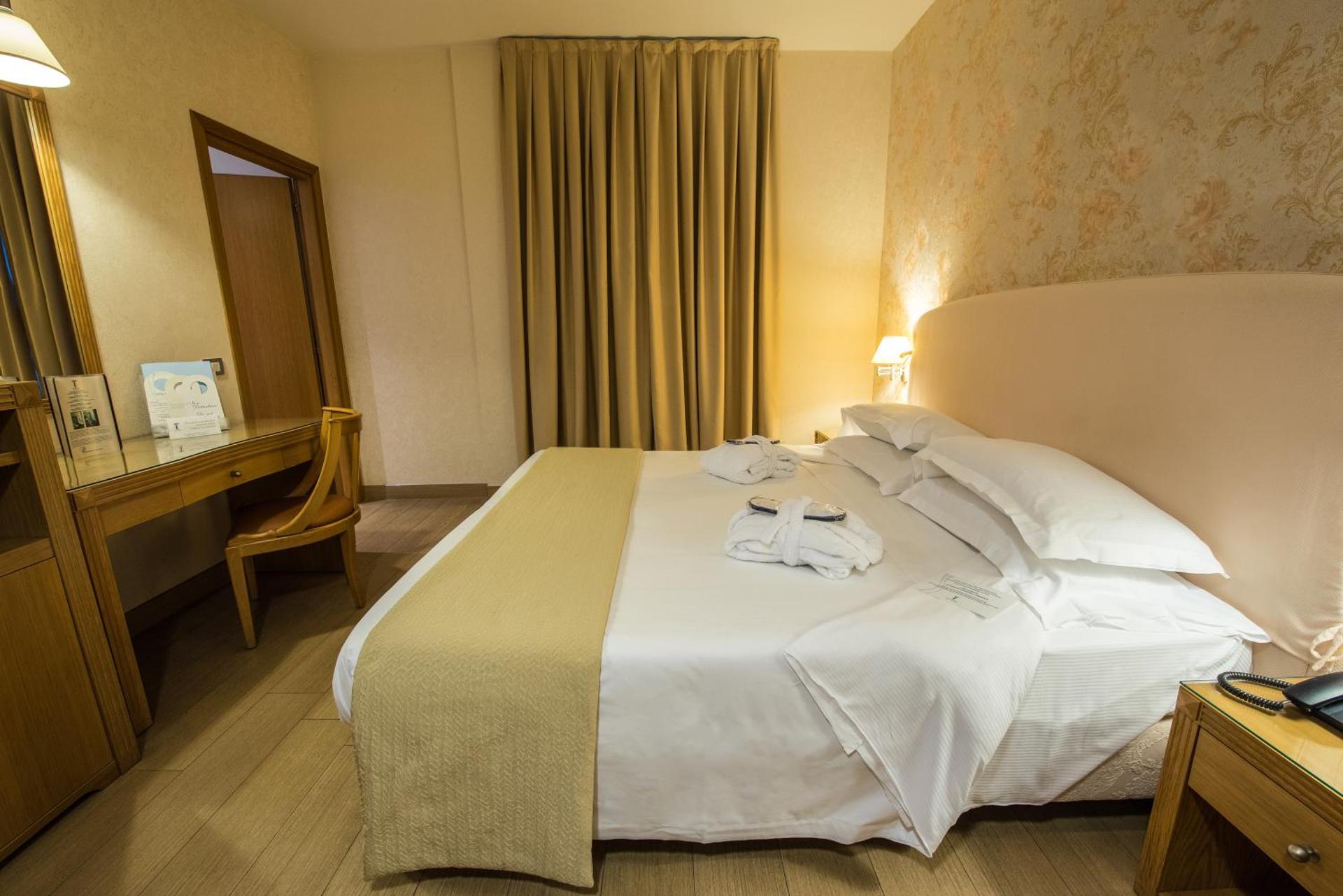 Hotel Touring - Photo 20