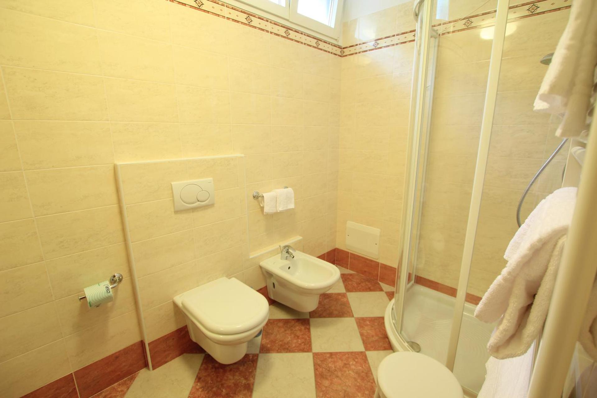 Hotel Regina - Photo 11