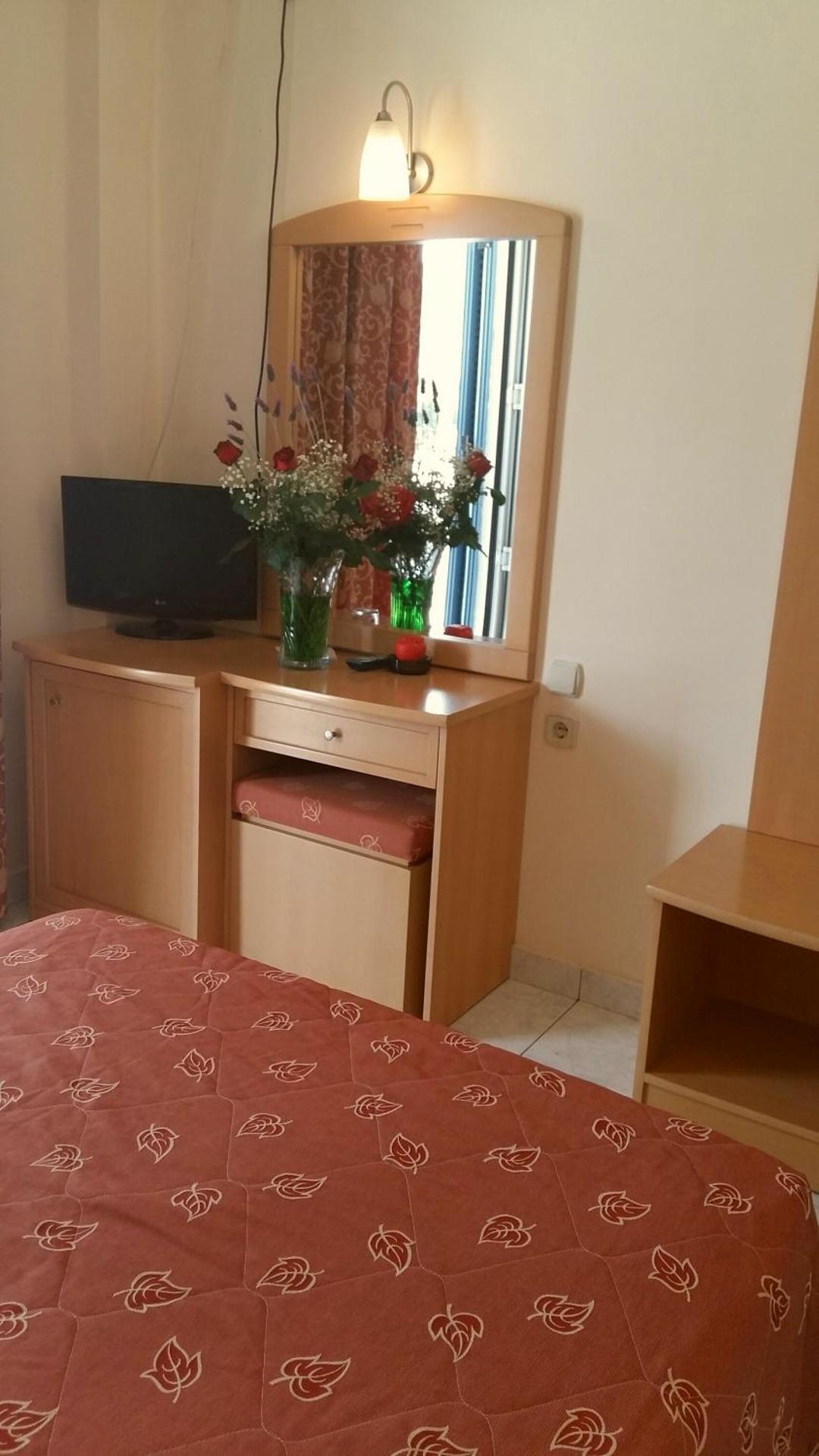 Hotel Tolo - Photo 4