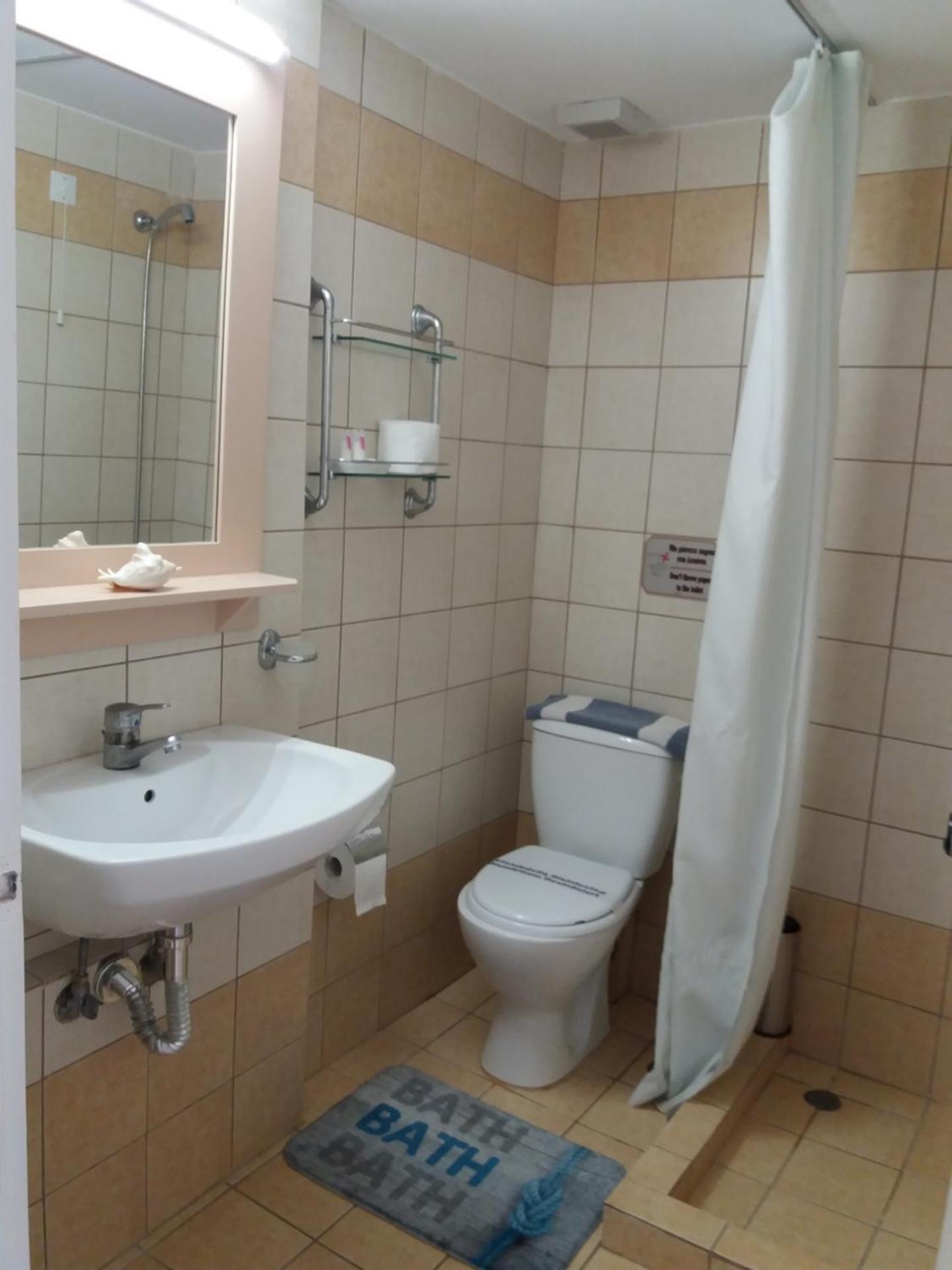 Venardos Hotel - Photo 6